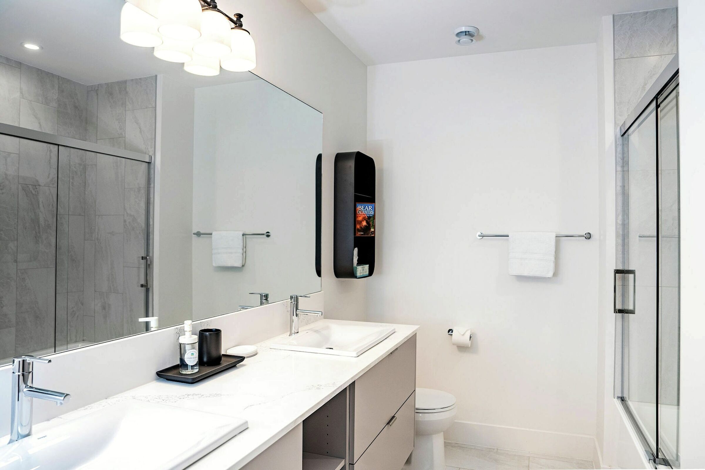 #2312 - Master Ensuite Bathroom