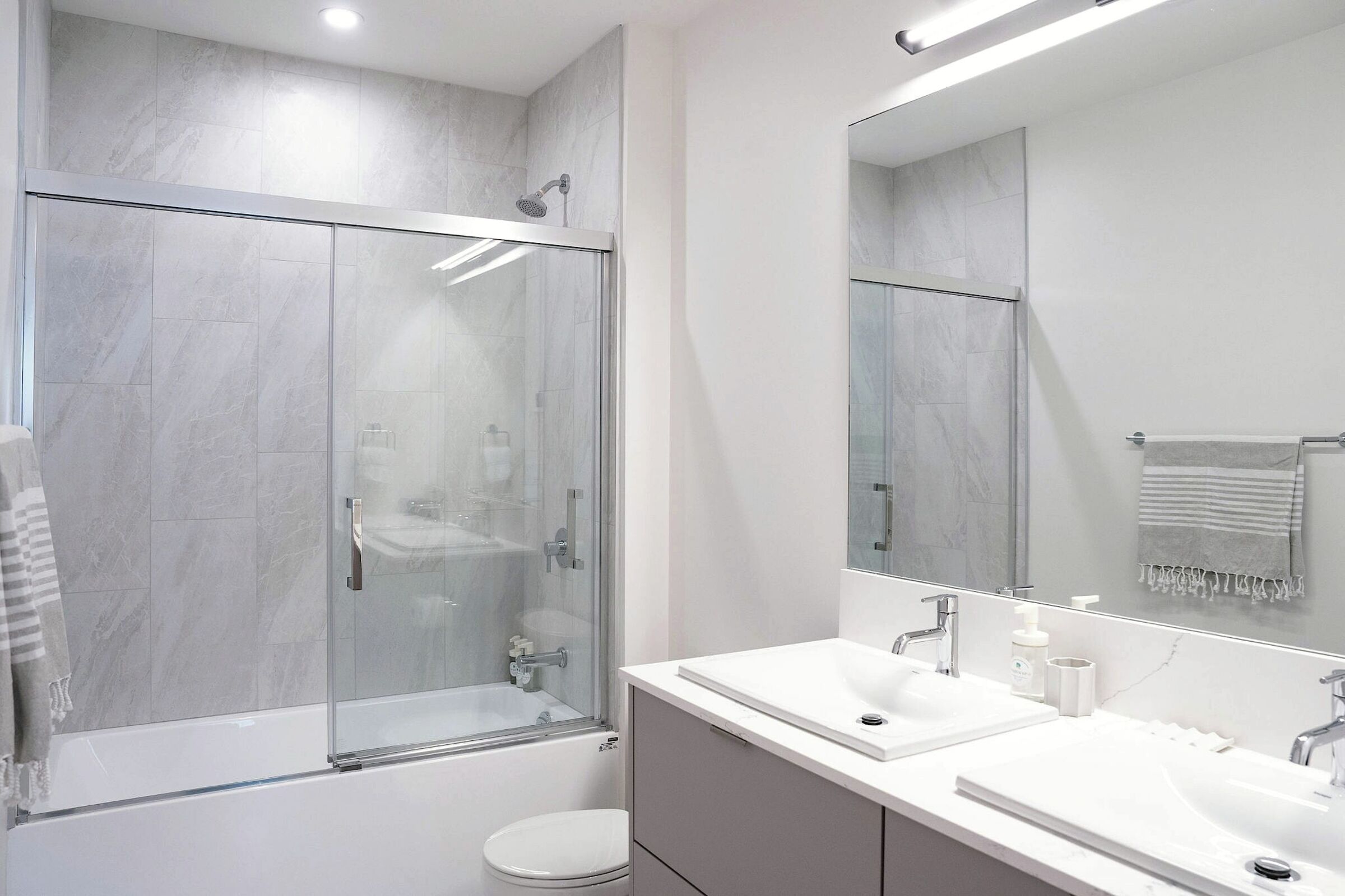 #4208 - Master Ensuite Bathroom