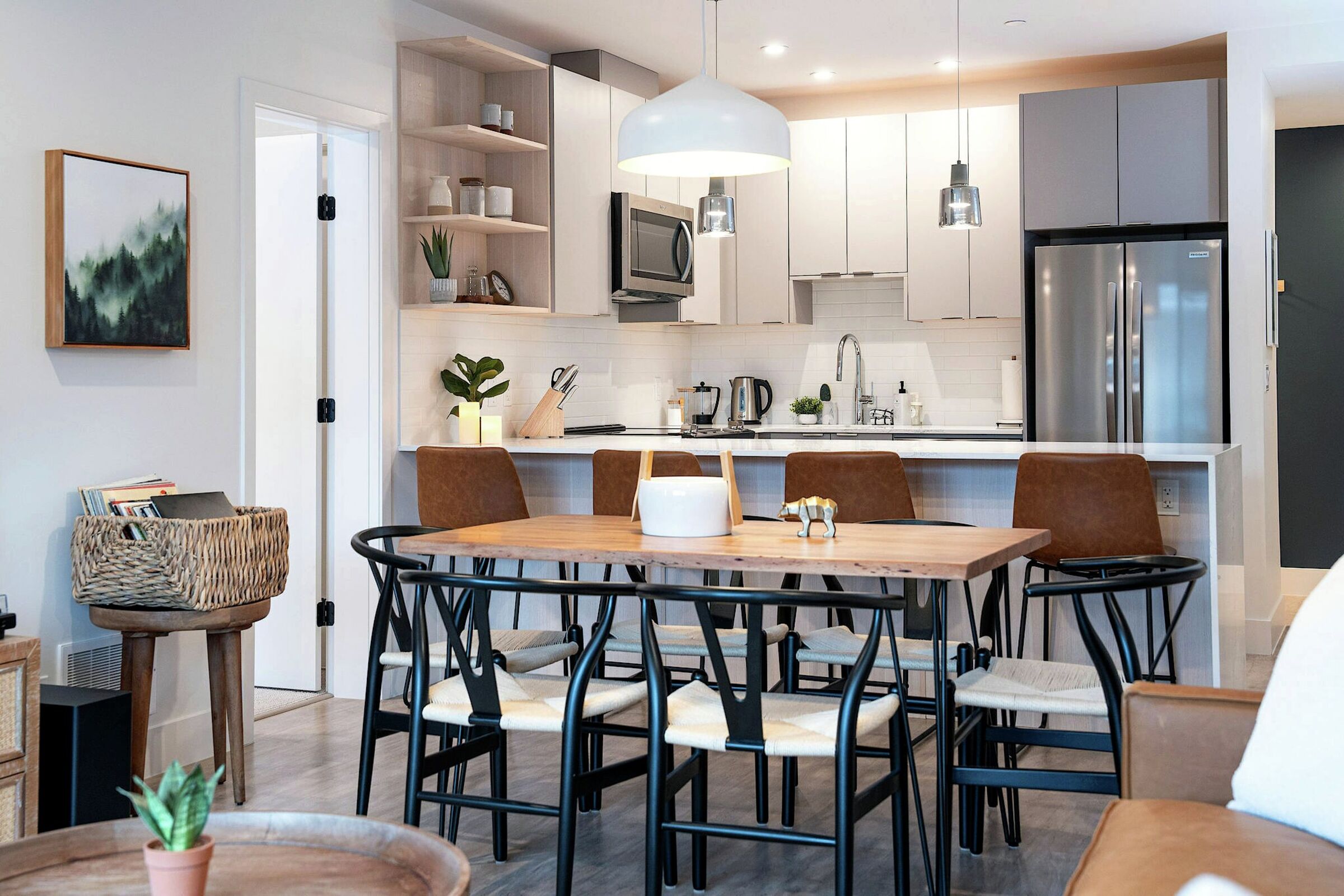 #4201 - Dining Area & Kitchen