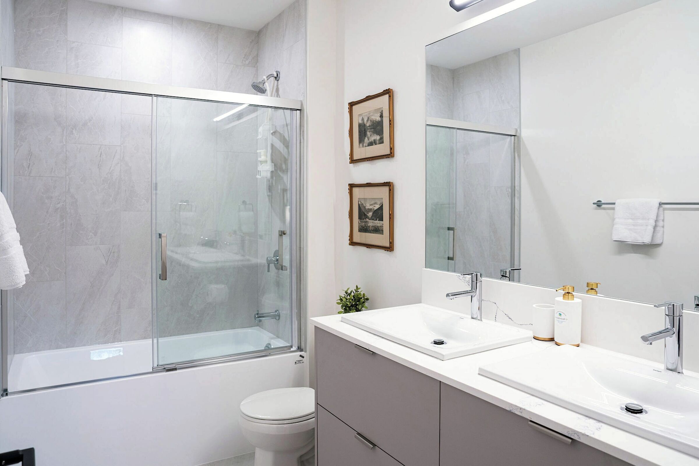 #4201 - Master Ensuite Bathroom