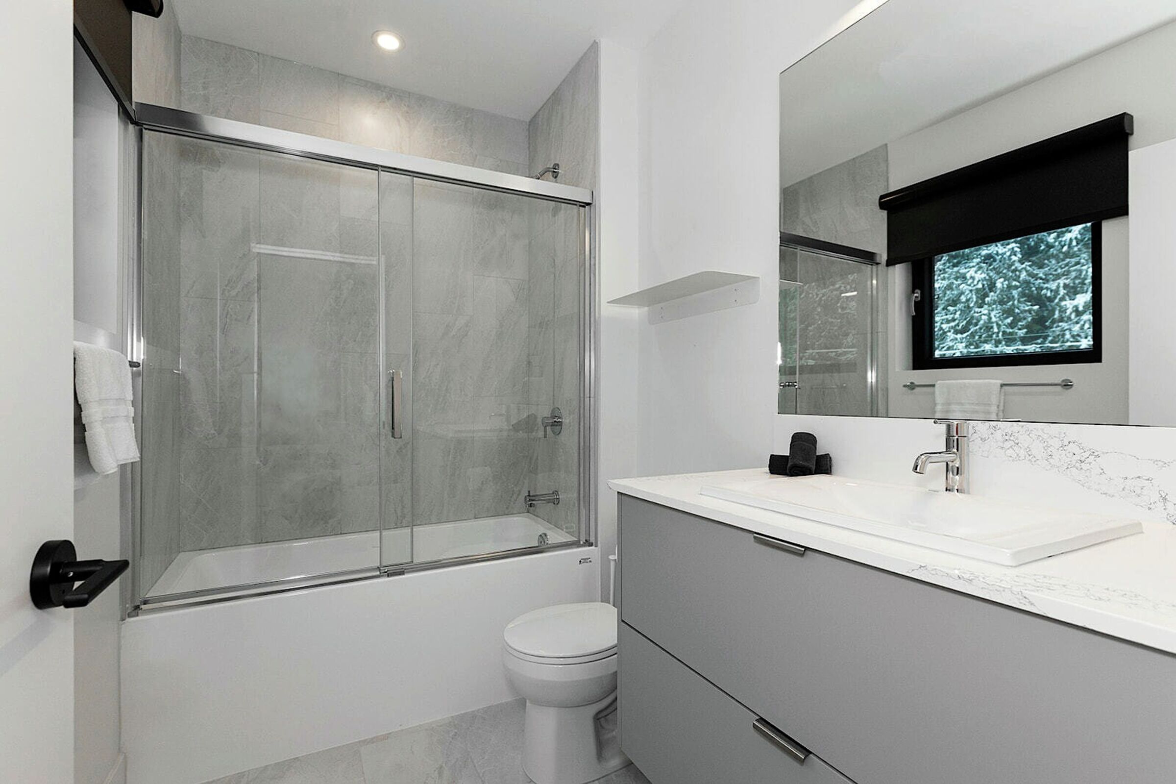 #4202 - Master Ensuite Bathroom