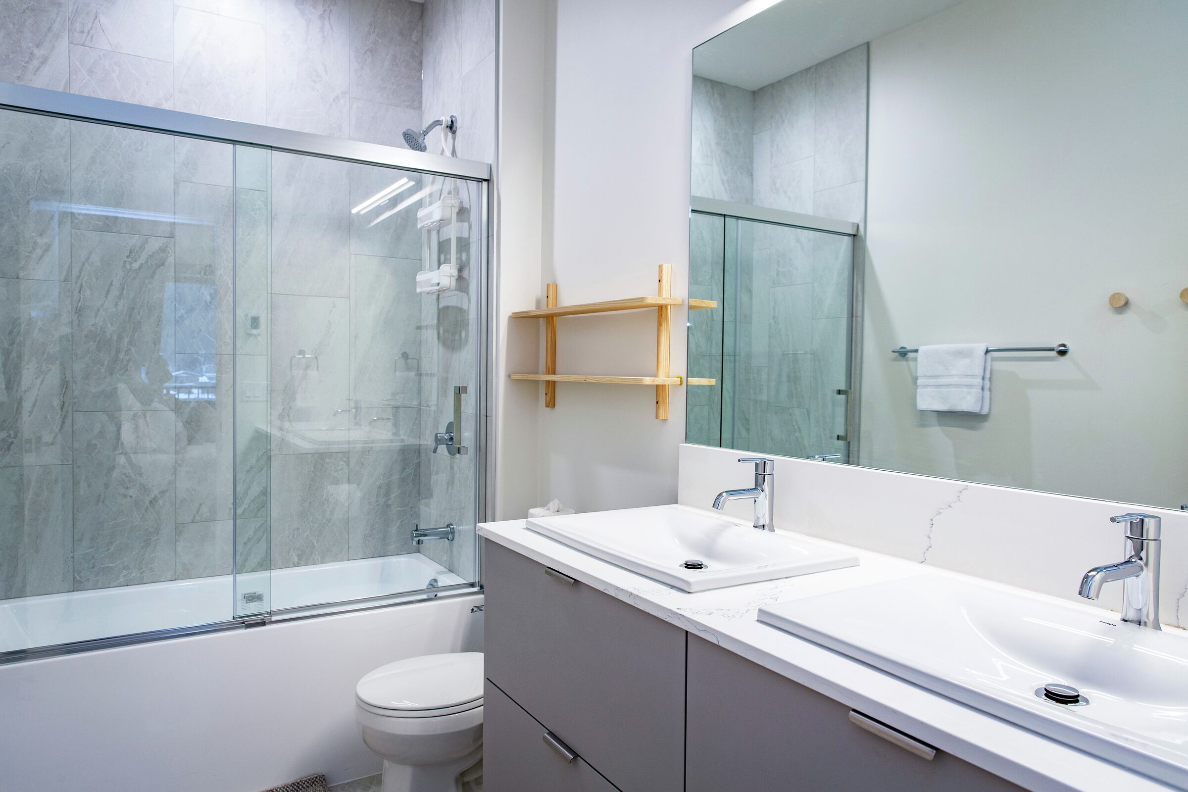 #4406 - Ensuite Bathroom