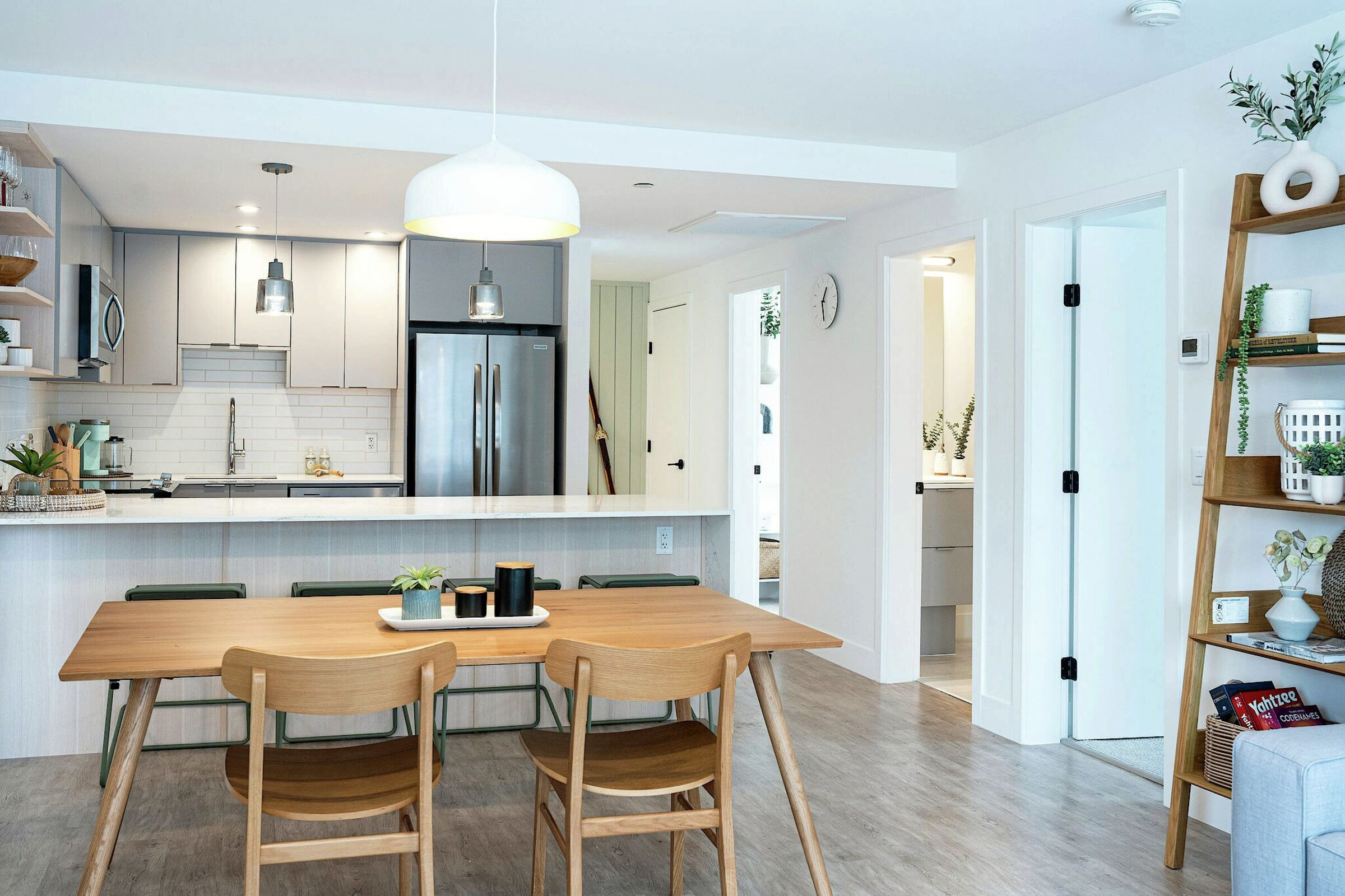 Dining Area & Kitchen