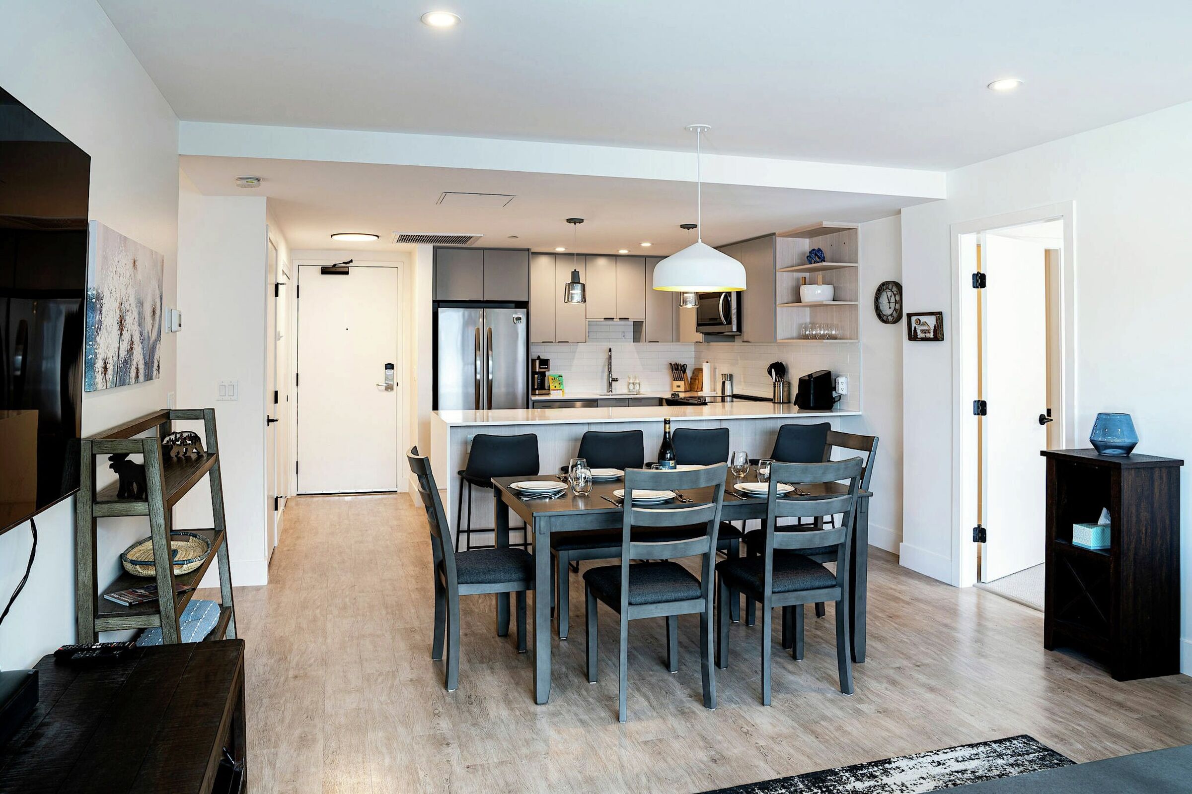 #1303 - Dining Area & Kitchen