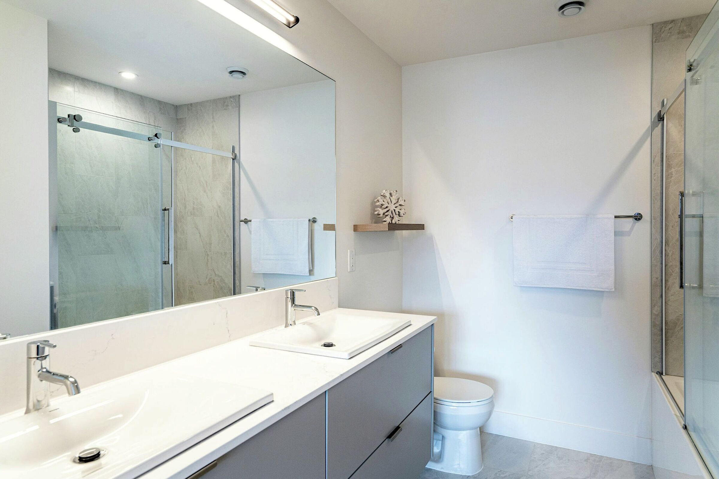 #1303 - Master Ensuite Bathroom