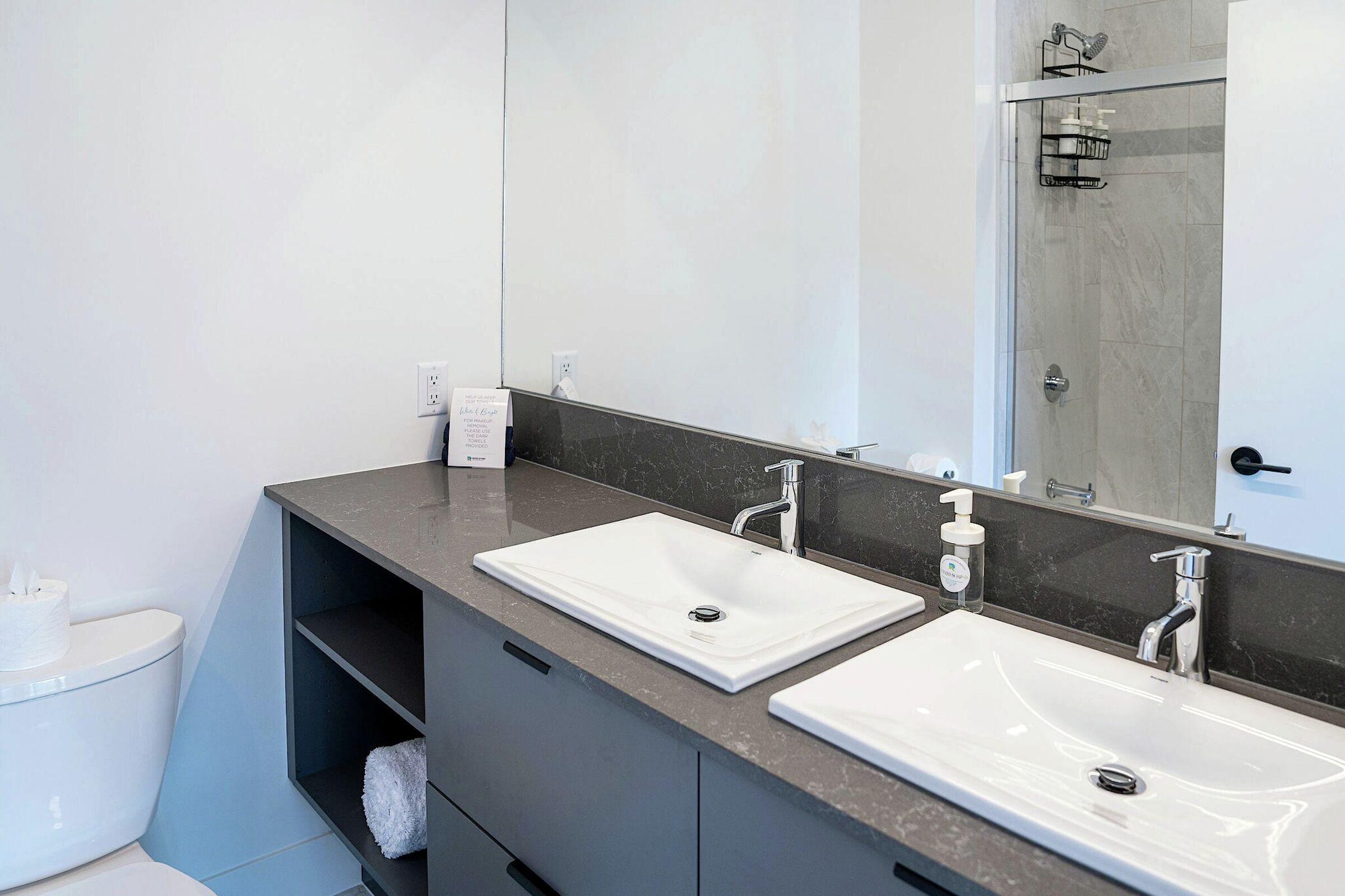 #2411 - Master Ensuite Bathroom