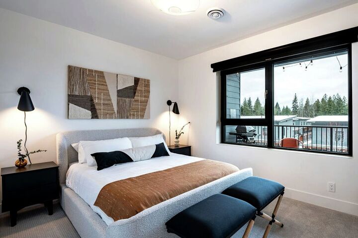 #4305 - Knuckle Hucks - Bedroom