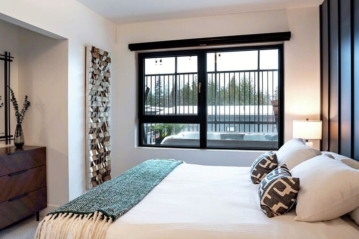 #4305 - Knuckle Hucks - Bedroom