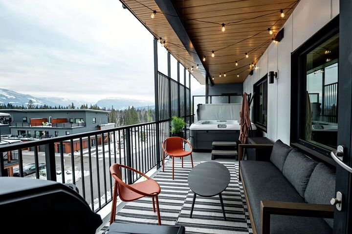 #4305 - Knuckle Hucks - Balcony