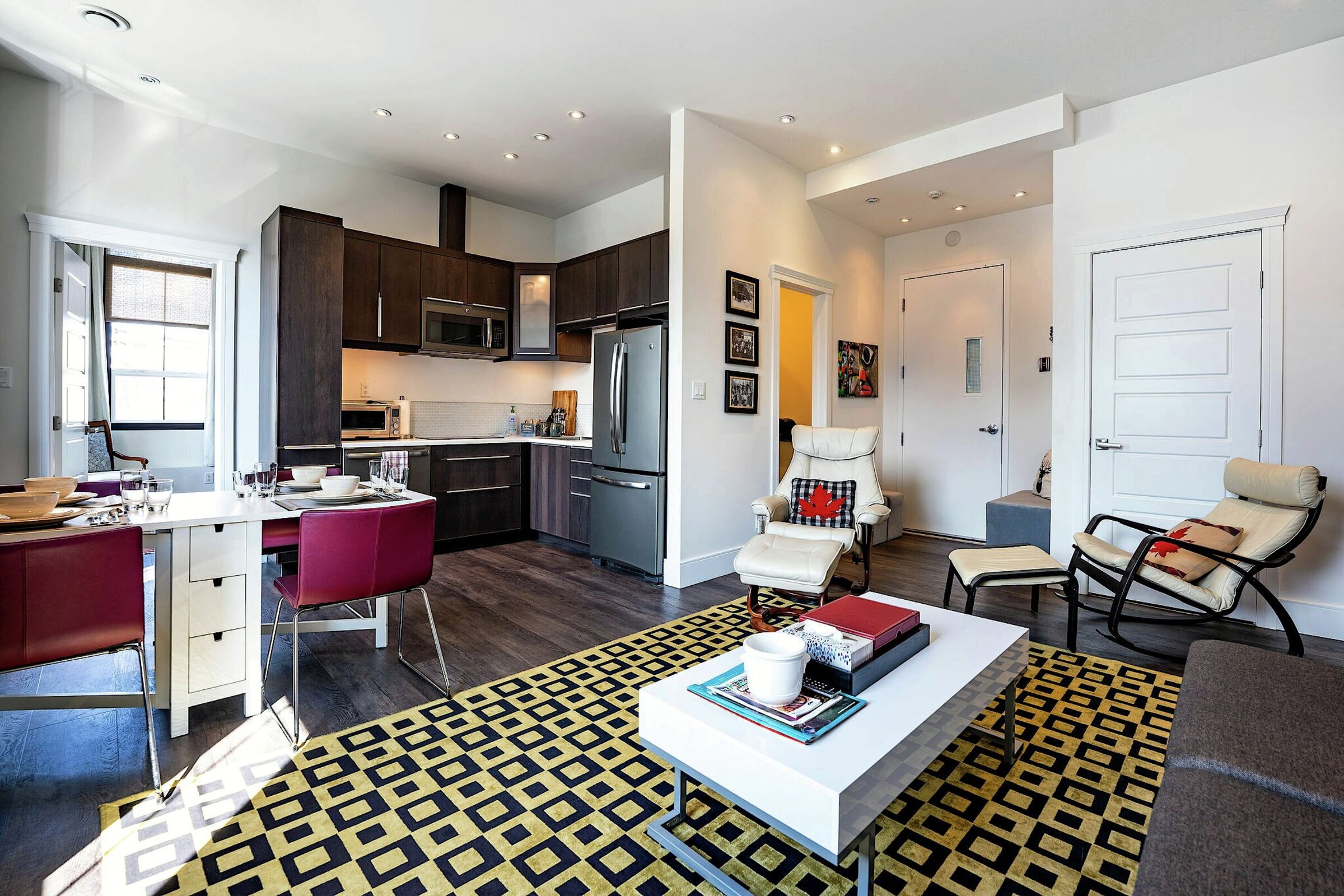 Living Area, Dining Area & Kitchenette