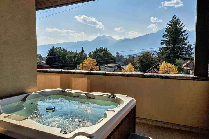 #303 - Alpenglow Penthouse - Balcony with Hot Tub