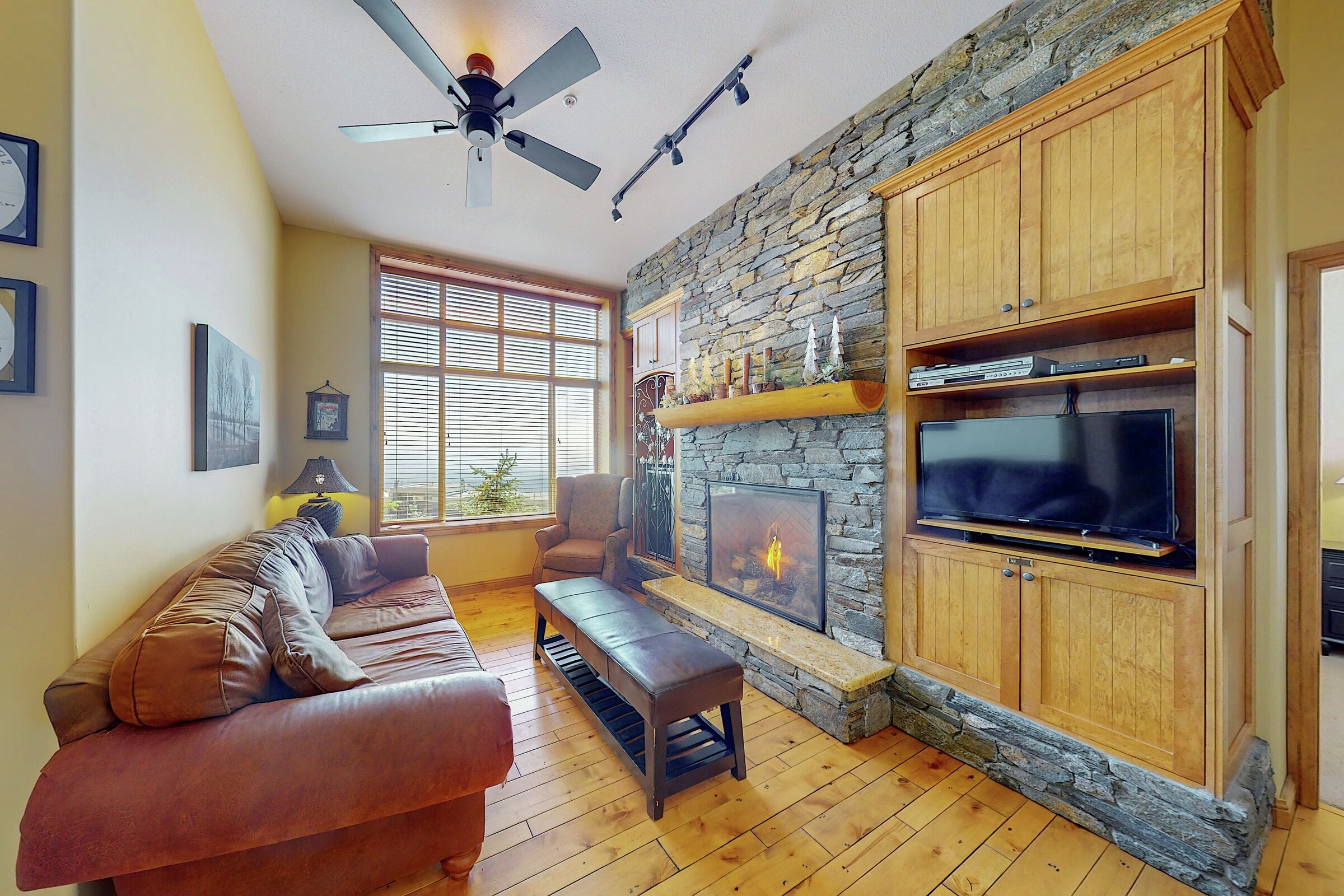 #4202 - Living Area