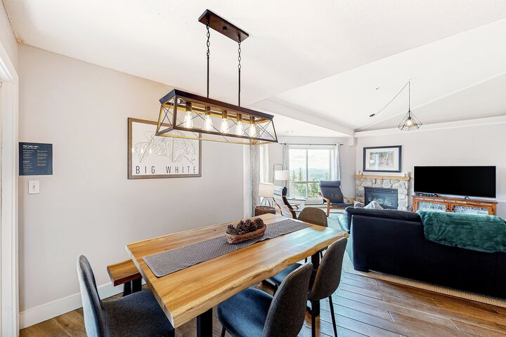 #401 - Hilltop Hideaway - Dining Area