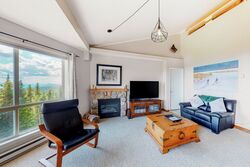 #401AB - Hilltop Hideaway - Living Area