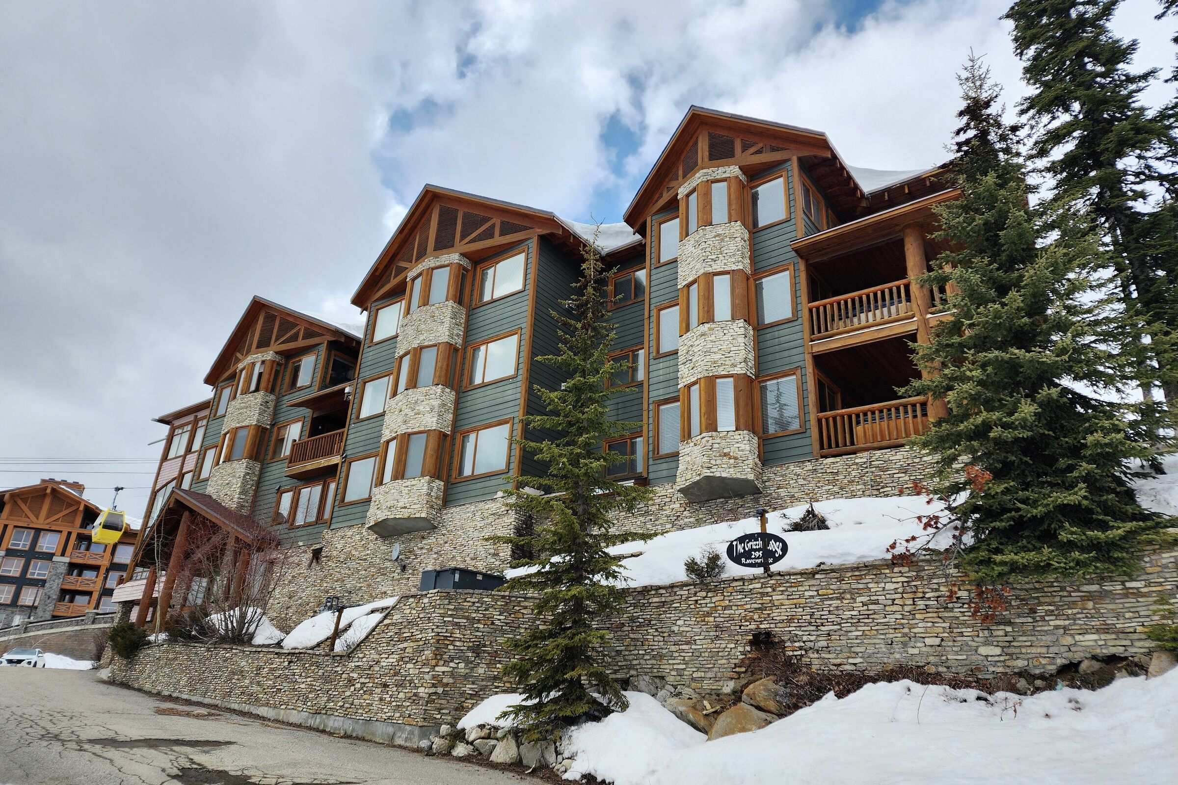 Grizzly Lodge