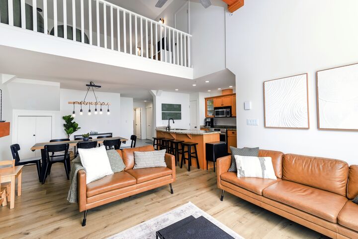 #38 - Wintergreen Retreat - Living Area