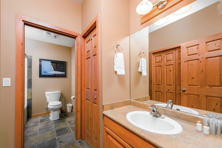 # 2 - Snowy Creek Chalet - Ensuite Bathroom