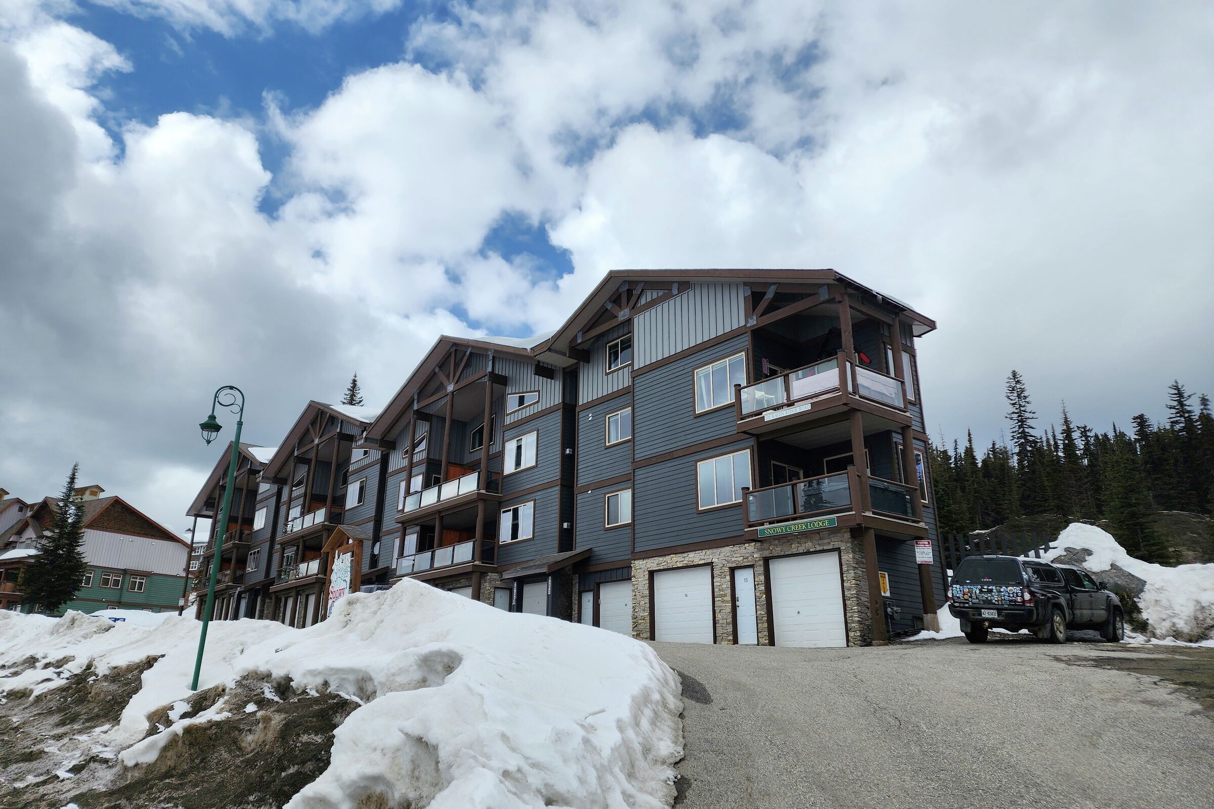 Snow Creek Lodge