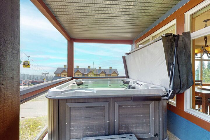 Balcony with Hot Tub