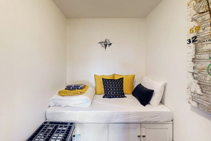 #204 - Den with Daybed