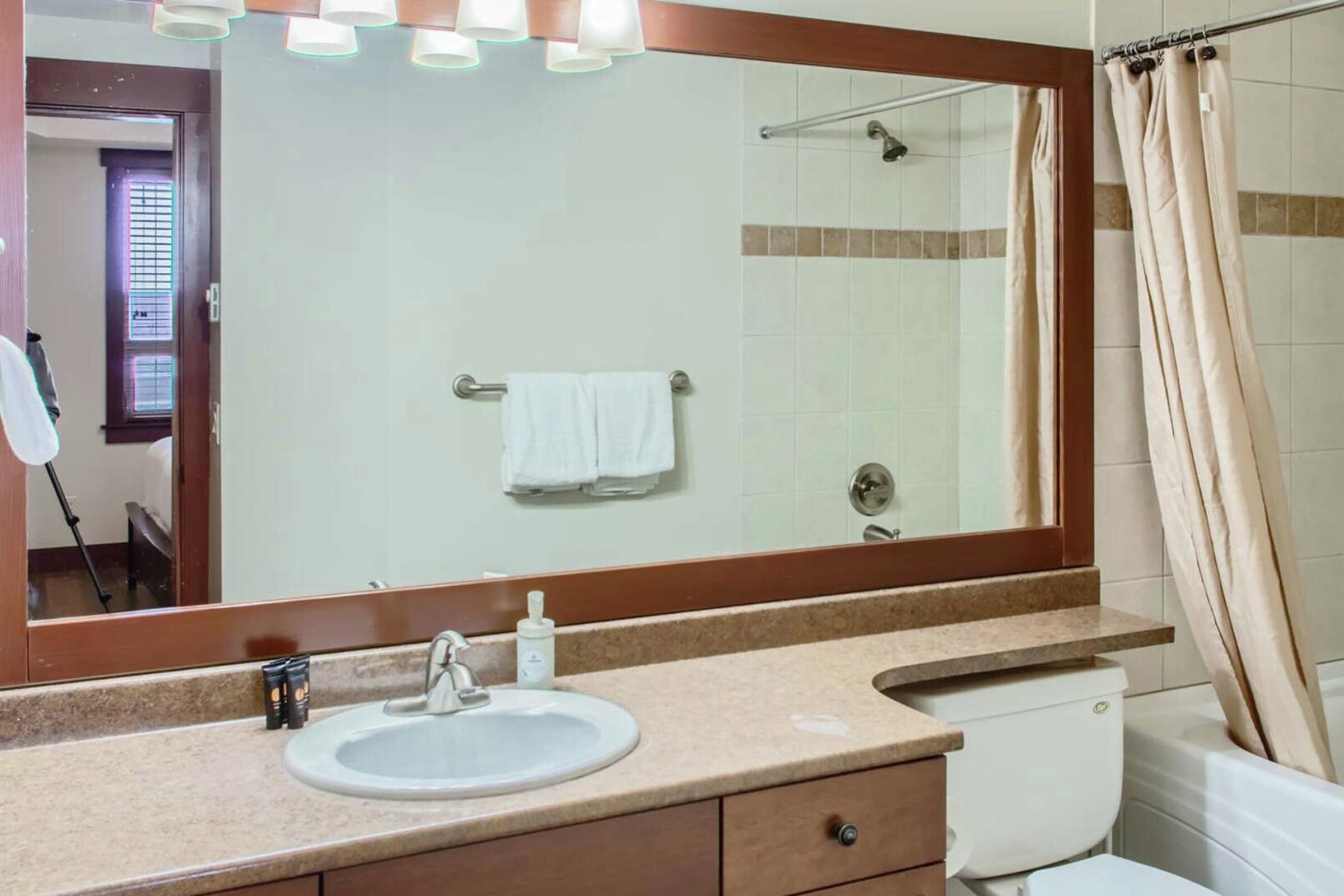 C202 - Master Ensuite Bathroom