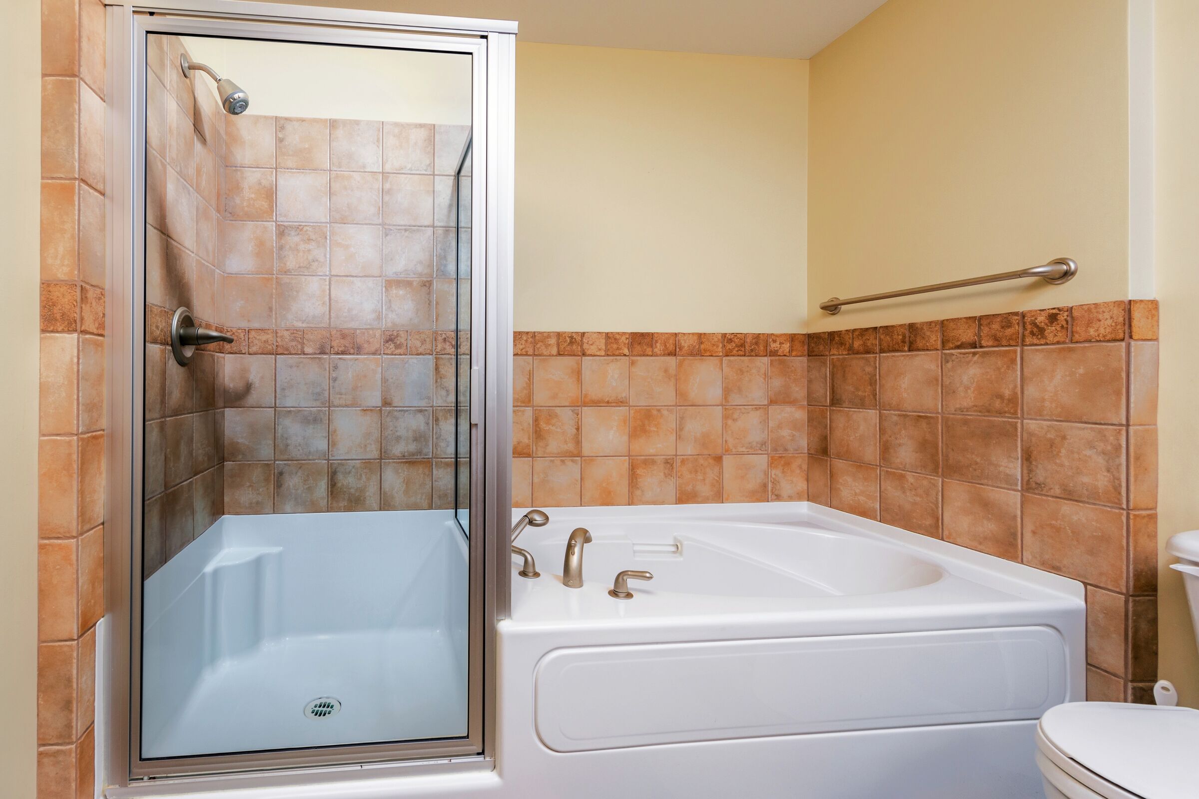 A104 - Ensuite Bathroom