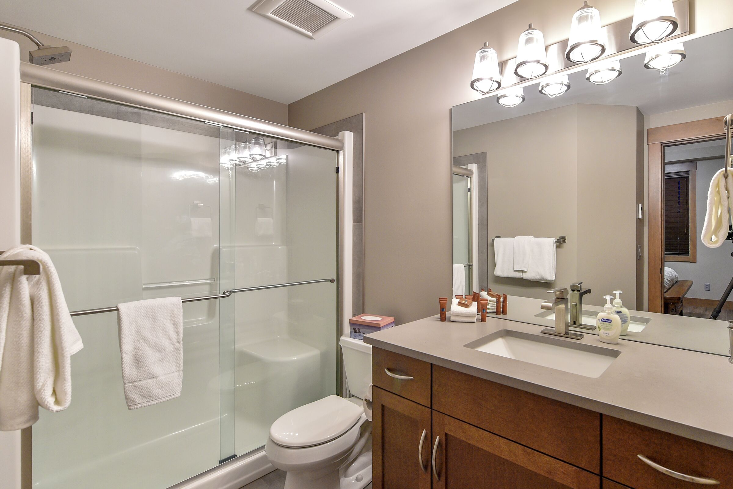 B102 - Master Ensuite Bathroom