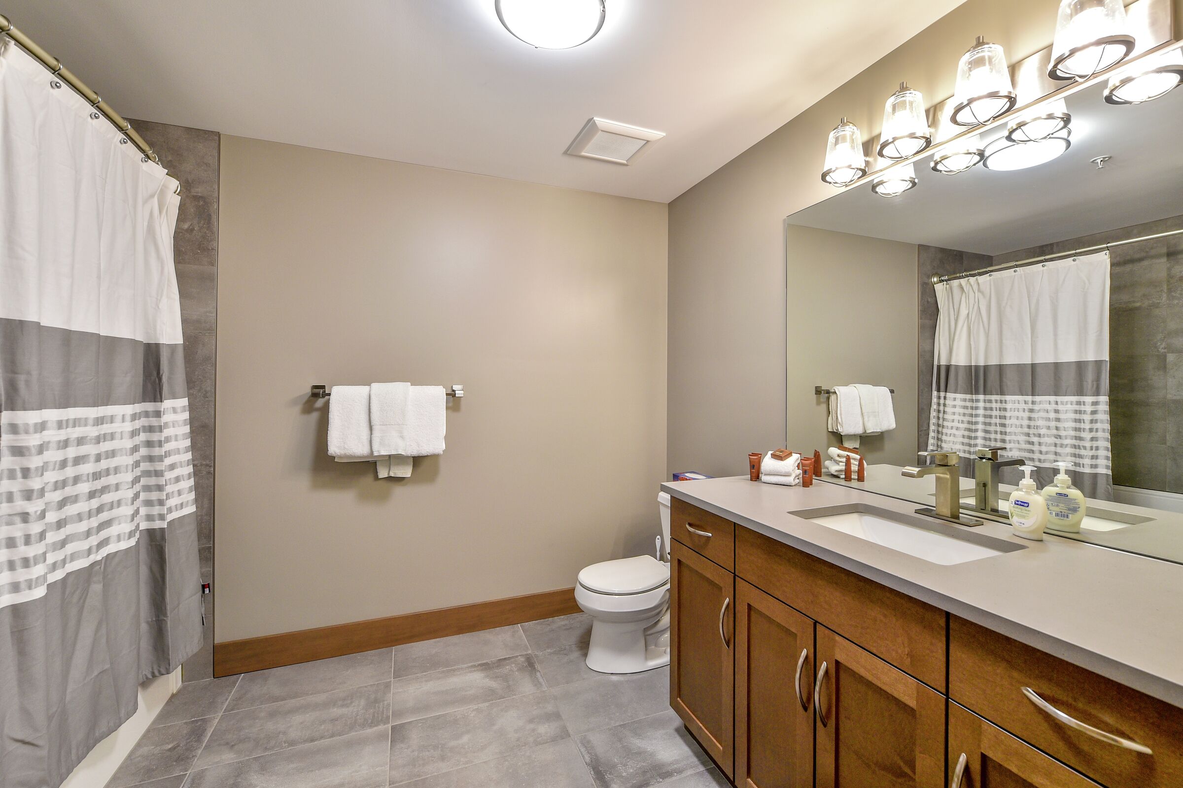 B102 - Bathroom