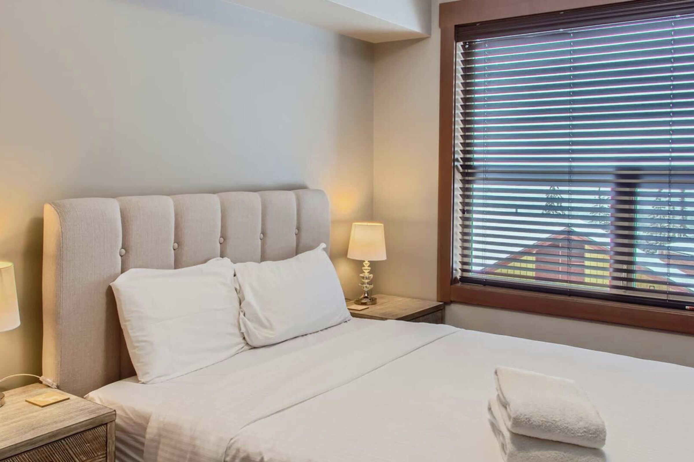 B102 - Bedroom