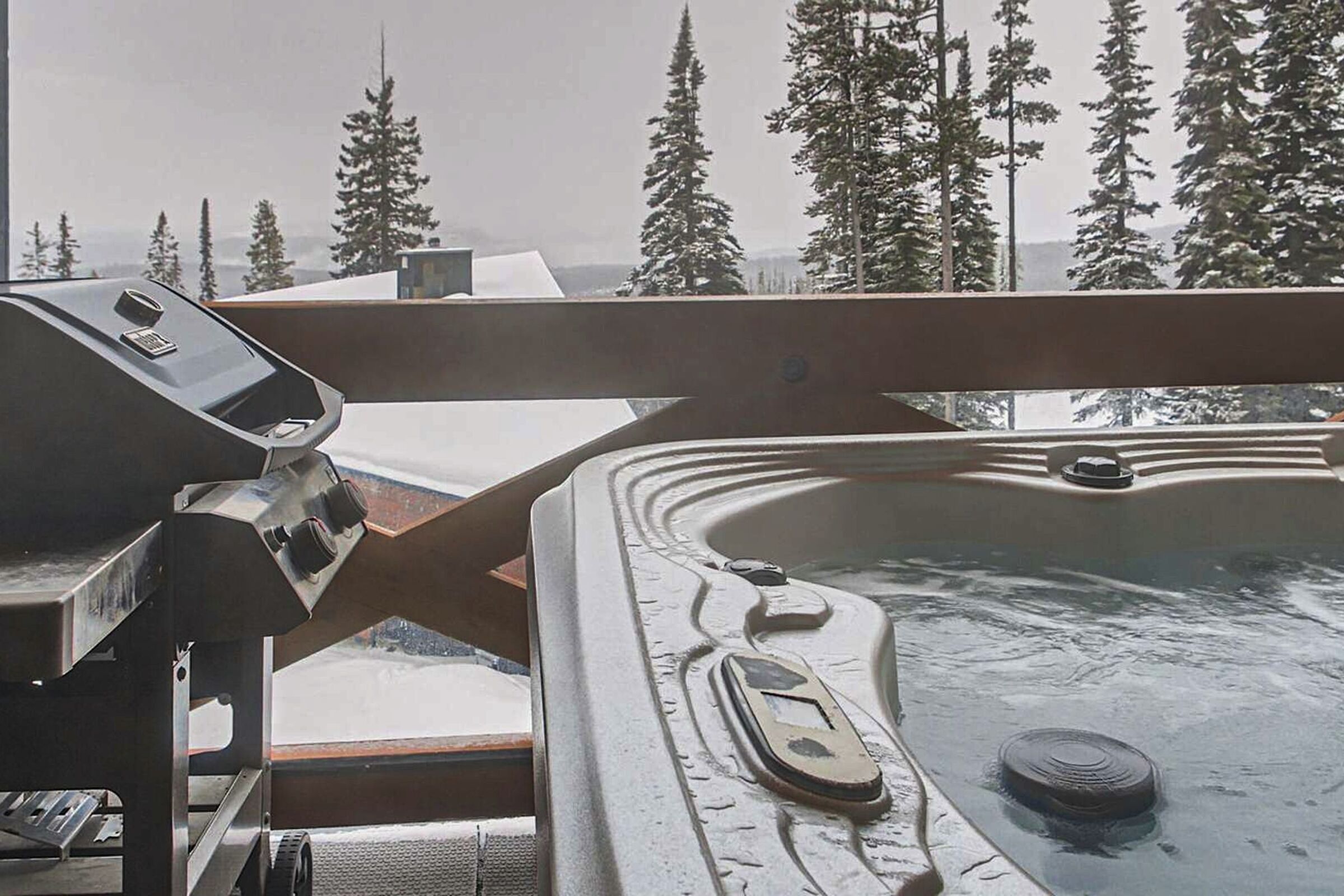 B102 - Balcony with BBQ and Hot Tub