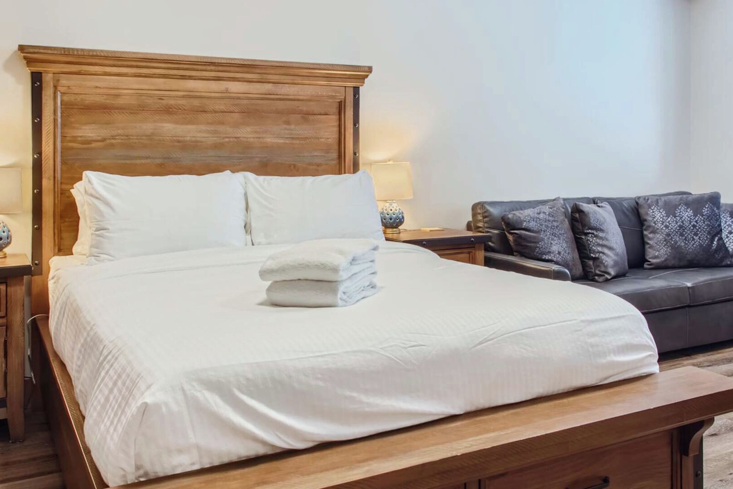 B102 - Master Bedroom