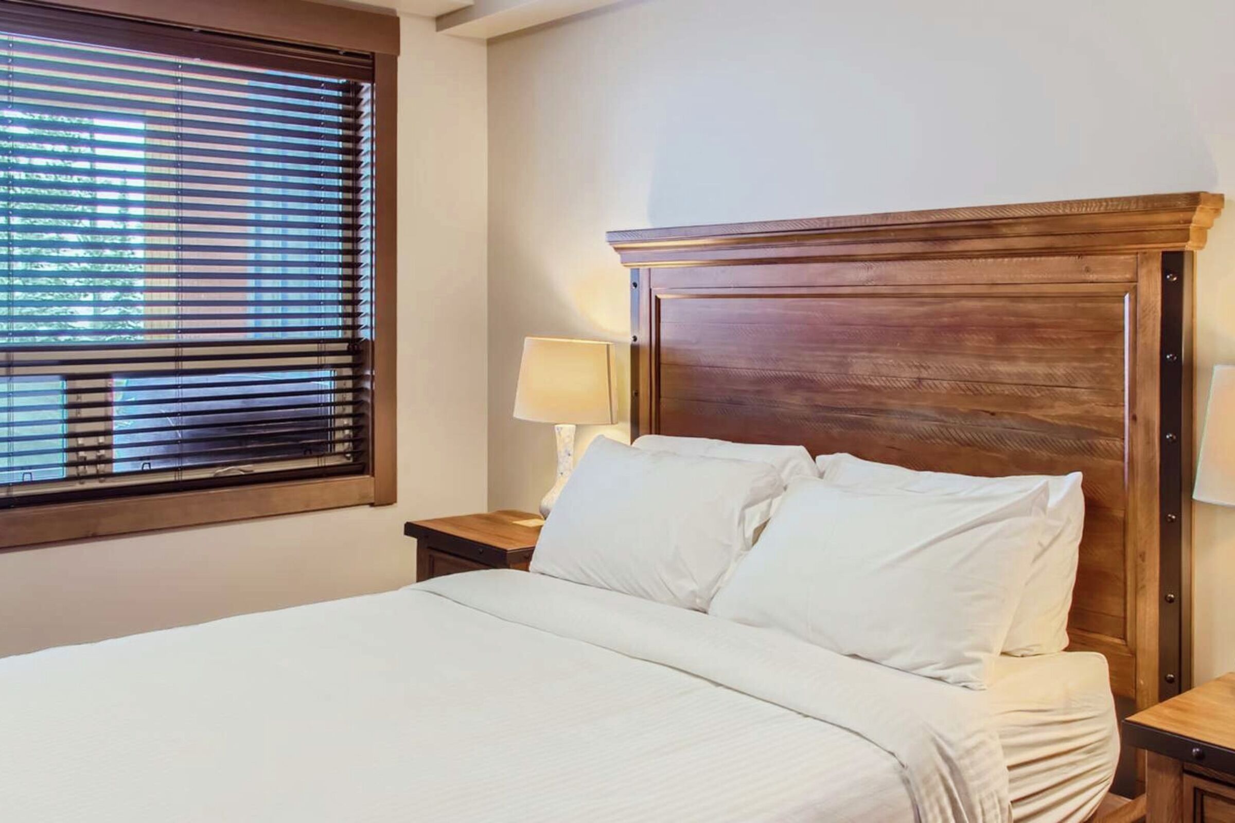 B102 - Bedroom