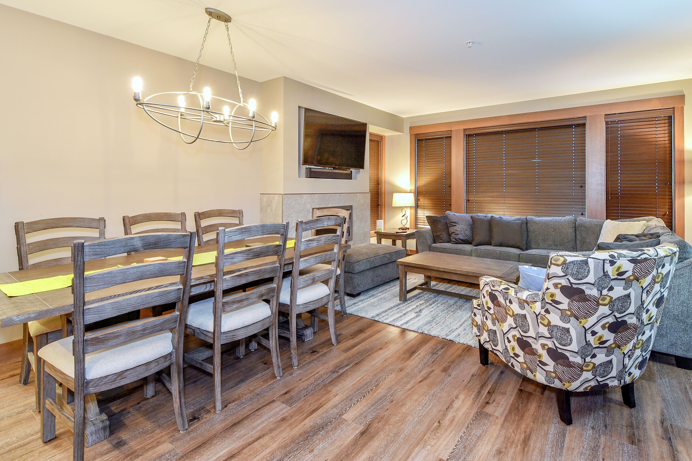 B102 - Living Room & Dining Room