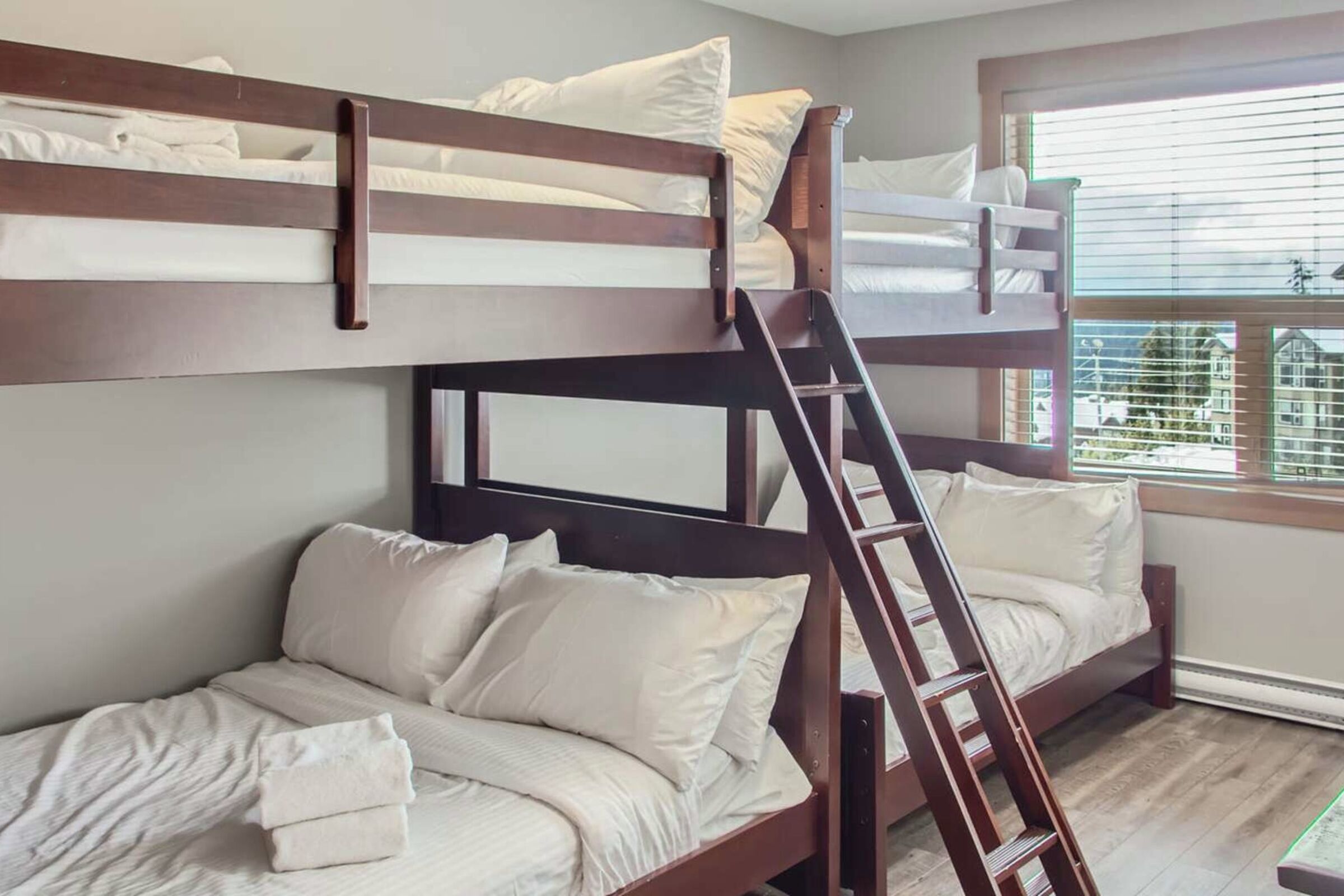 B204 - Bedroom
