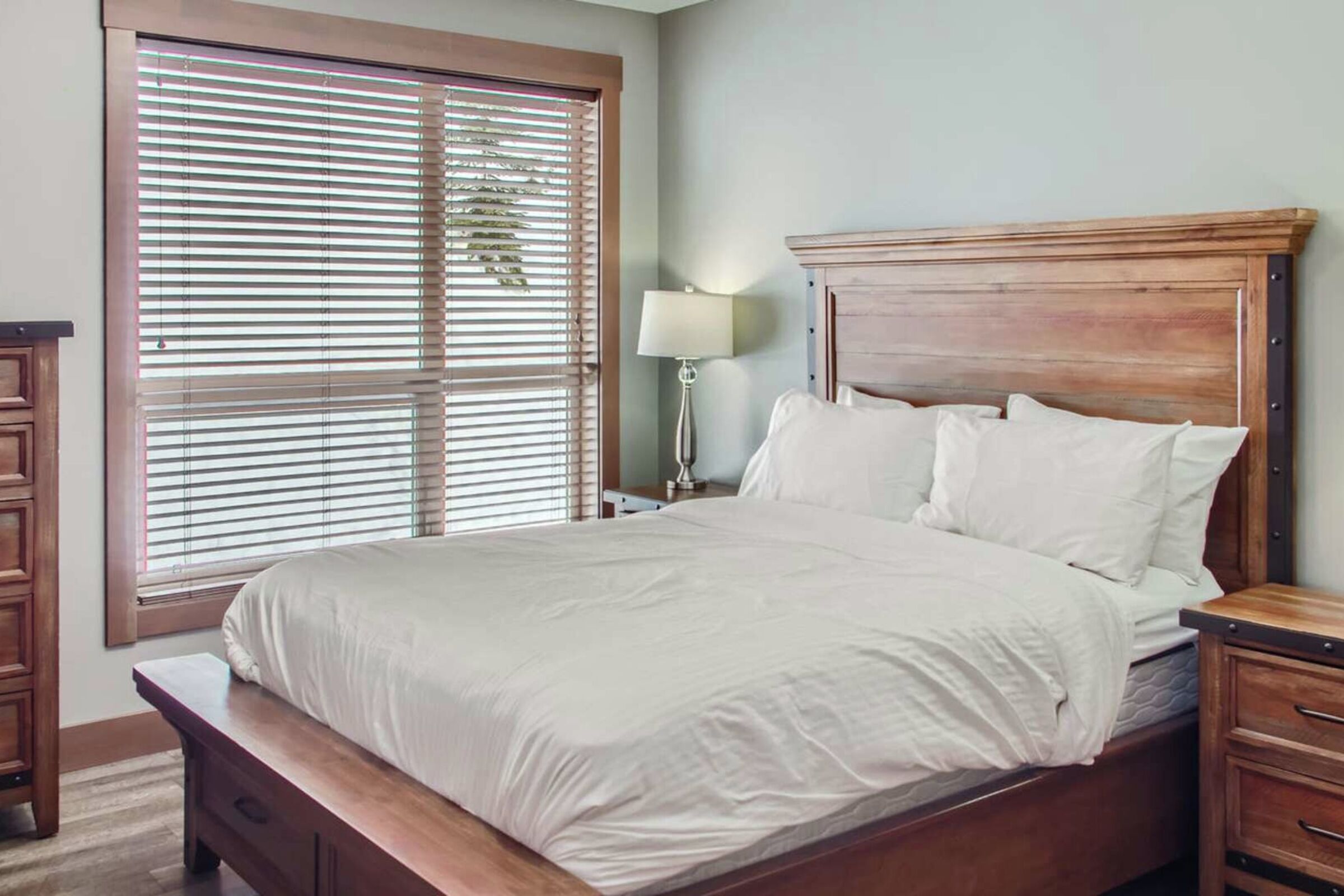 B204 - Bedroom