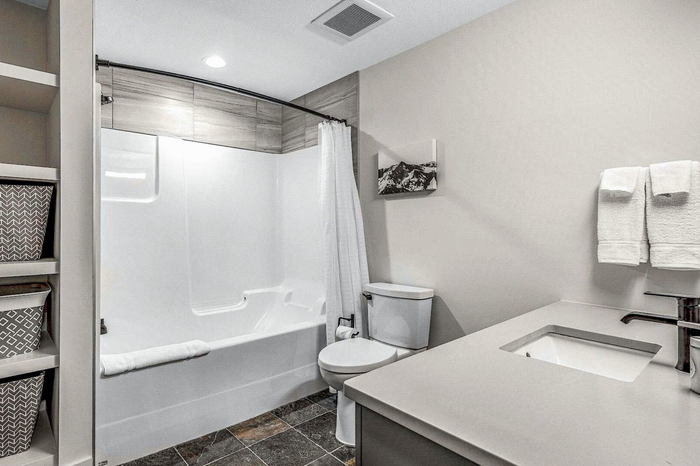 C106 - Bathroom