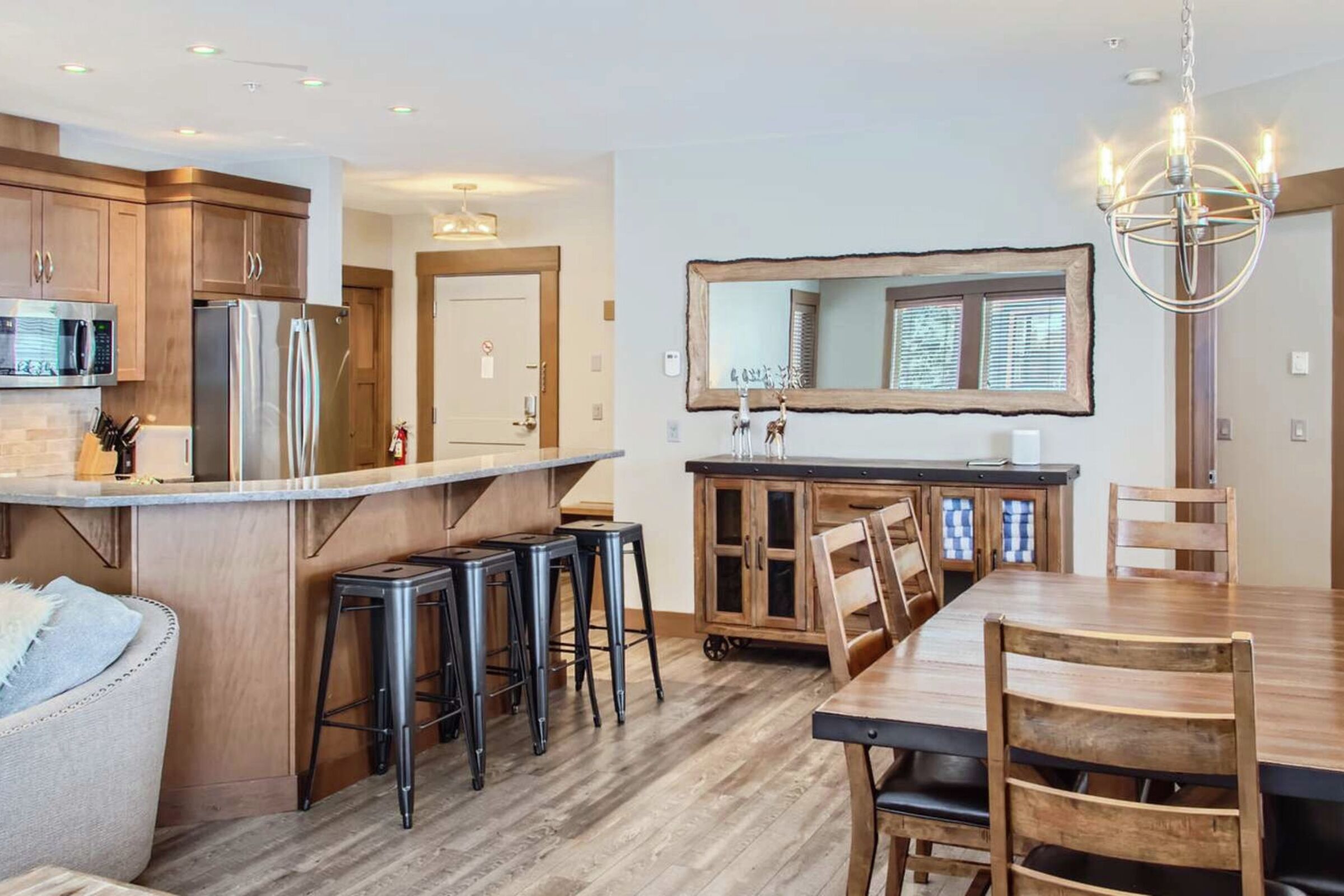 Dining Room & Kitchen