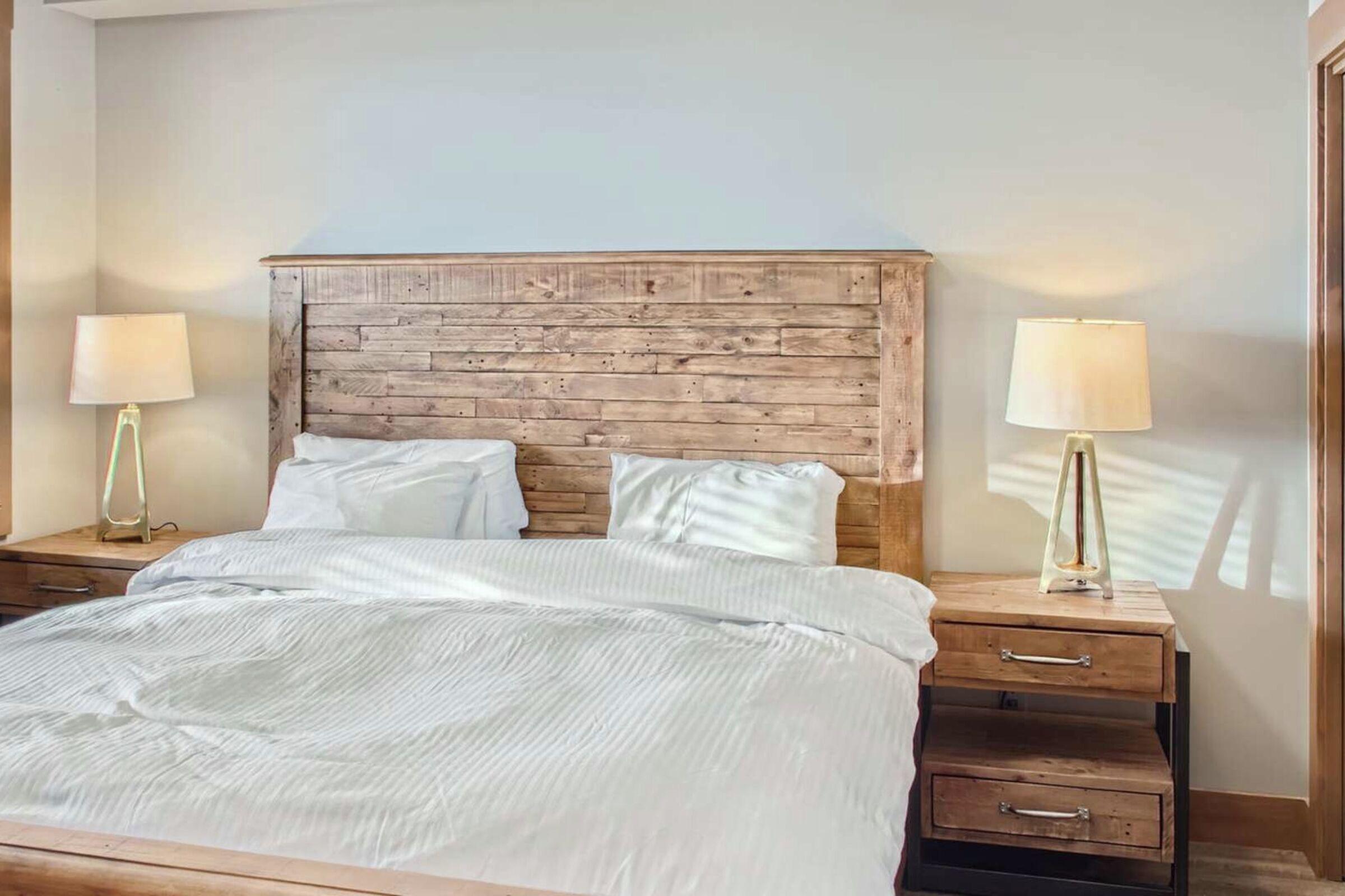 B302 - Master Bedroom