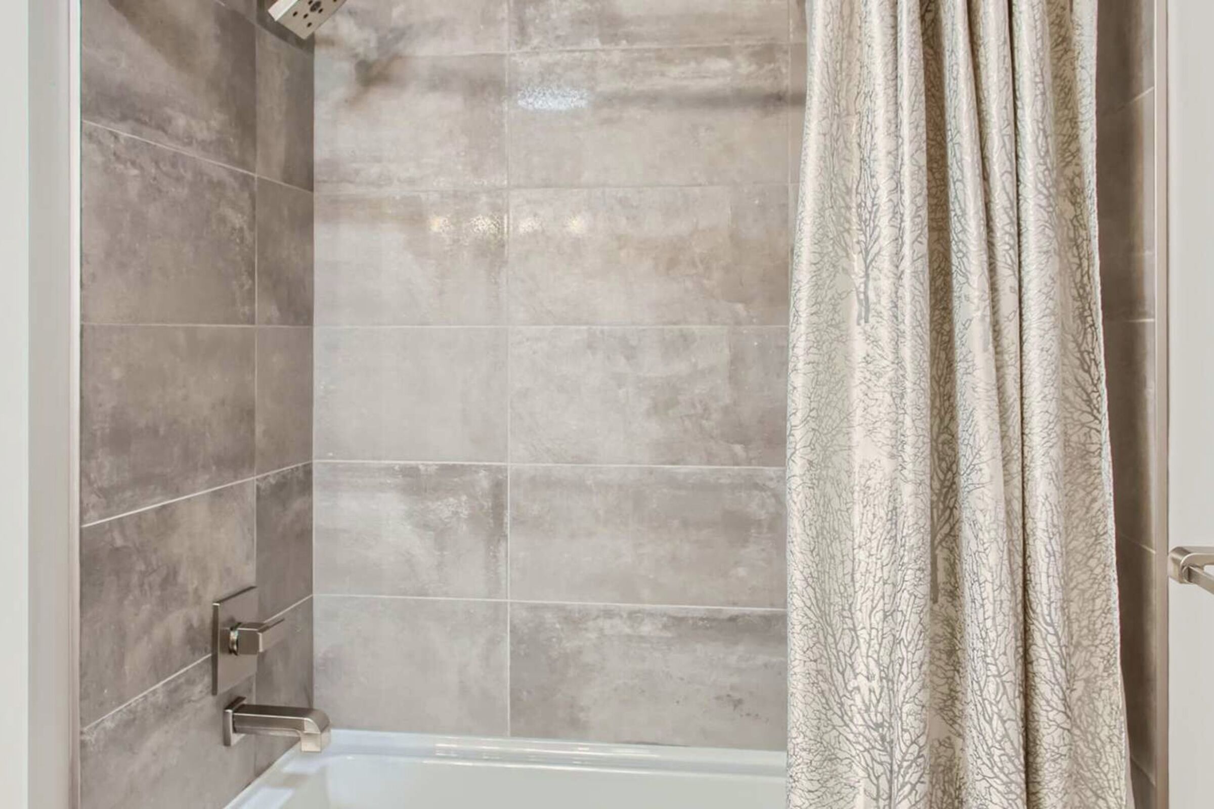B302 - Master Ensuite Bathroom