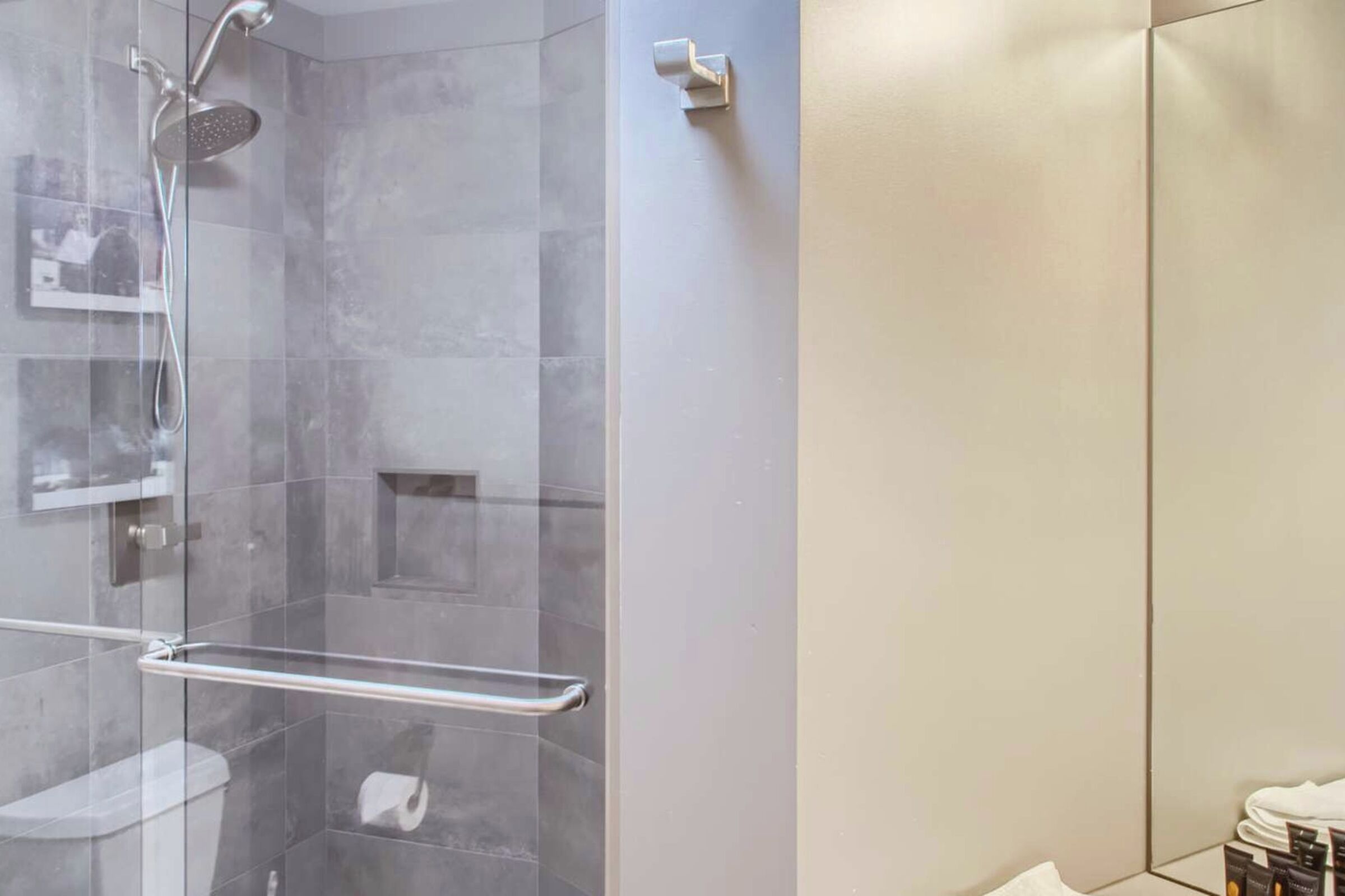 B303 - Master Ensuite Bathroom