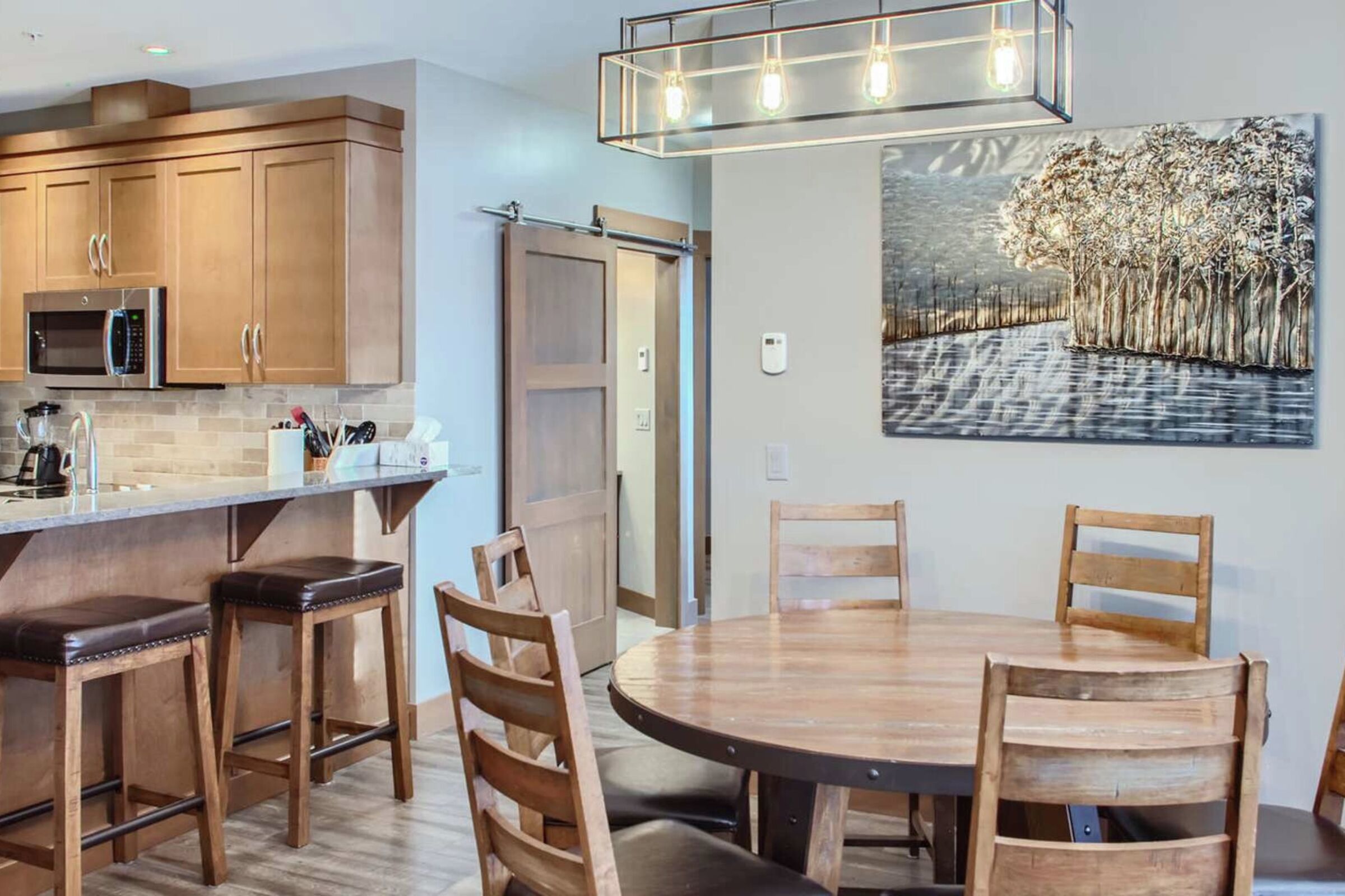 B303 - Dining Room & Kitchen