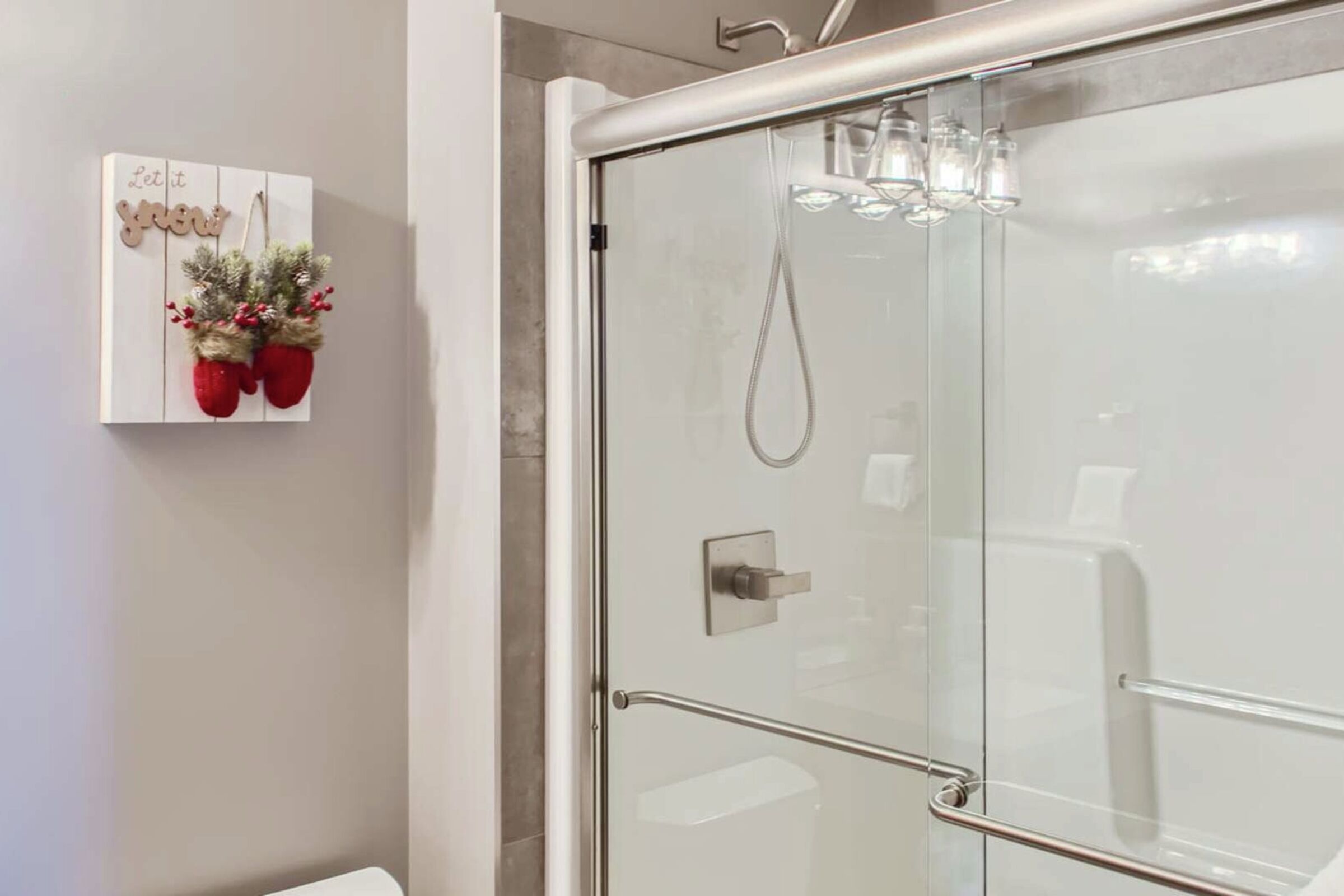 B303 - Bathroom