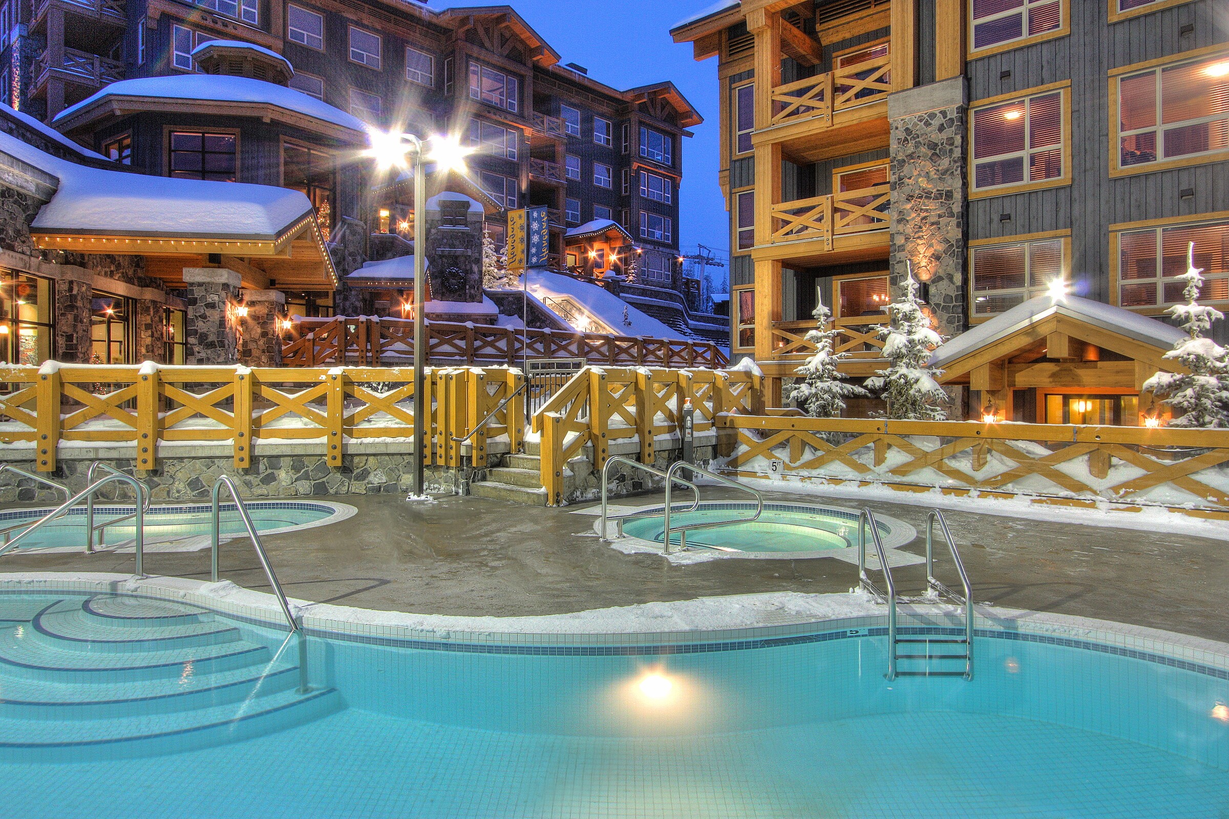 Outdoor Pool & Hot Tub (Temporarily Closed)