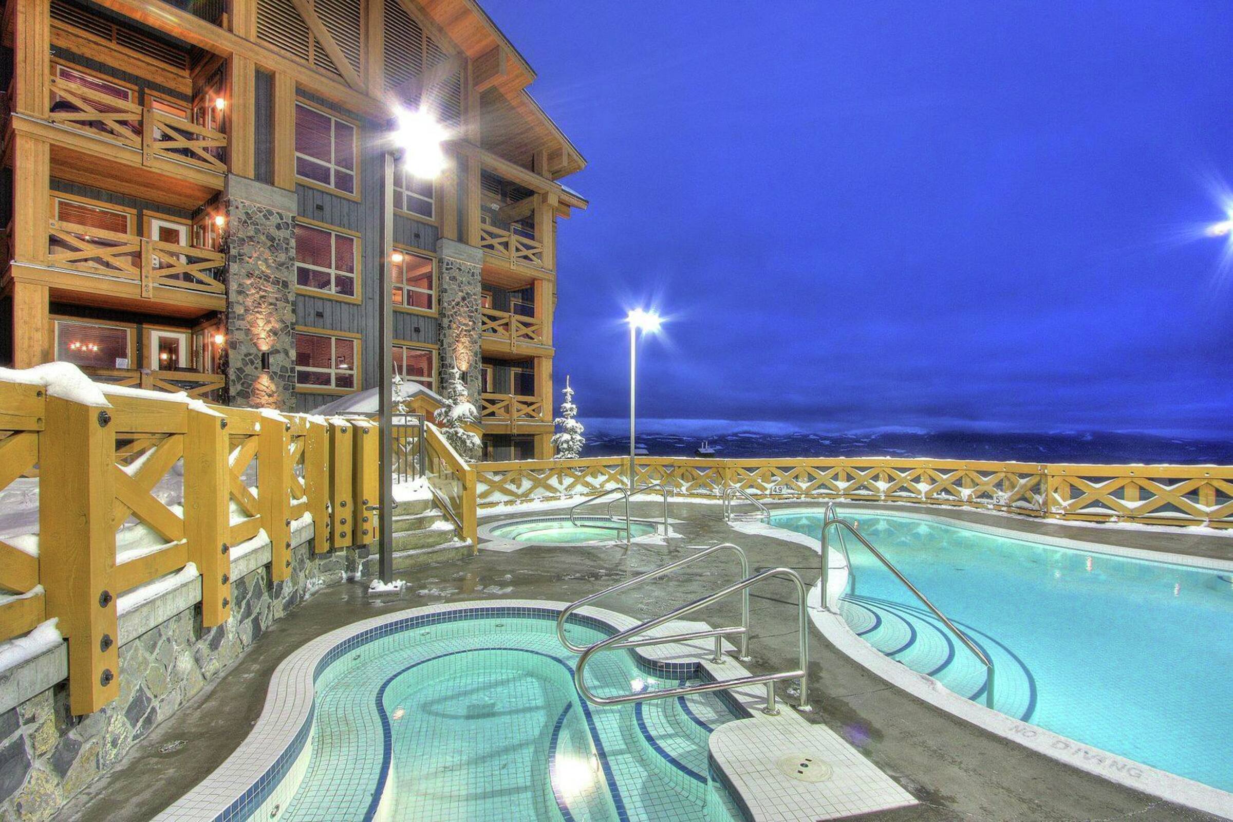 Outdoor Hot Tub & Pool (Temporarily Closed)