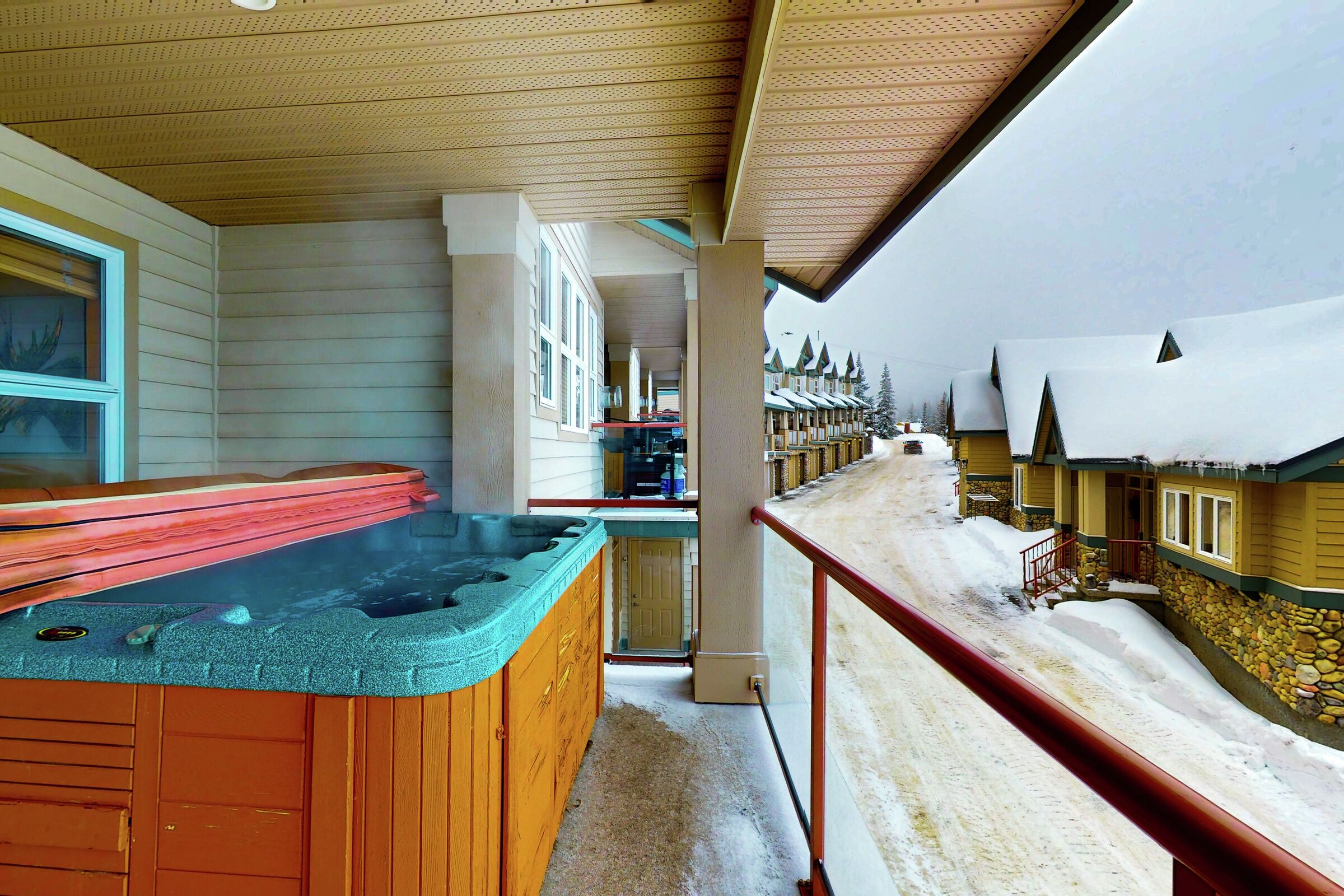 Balcony with Hot Tub