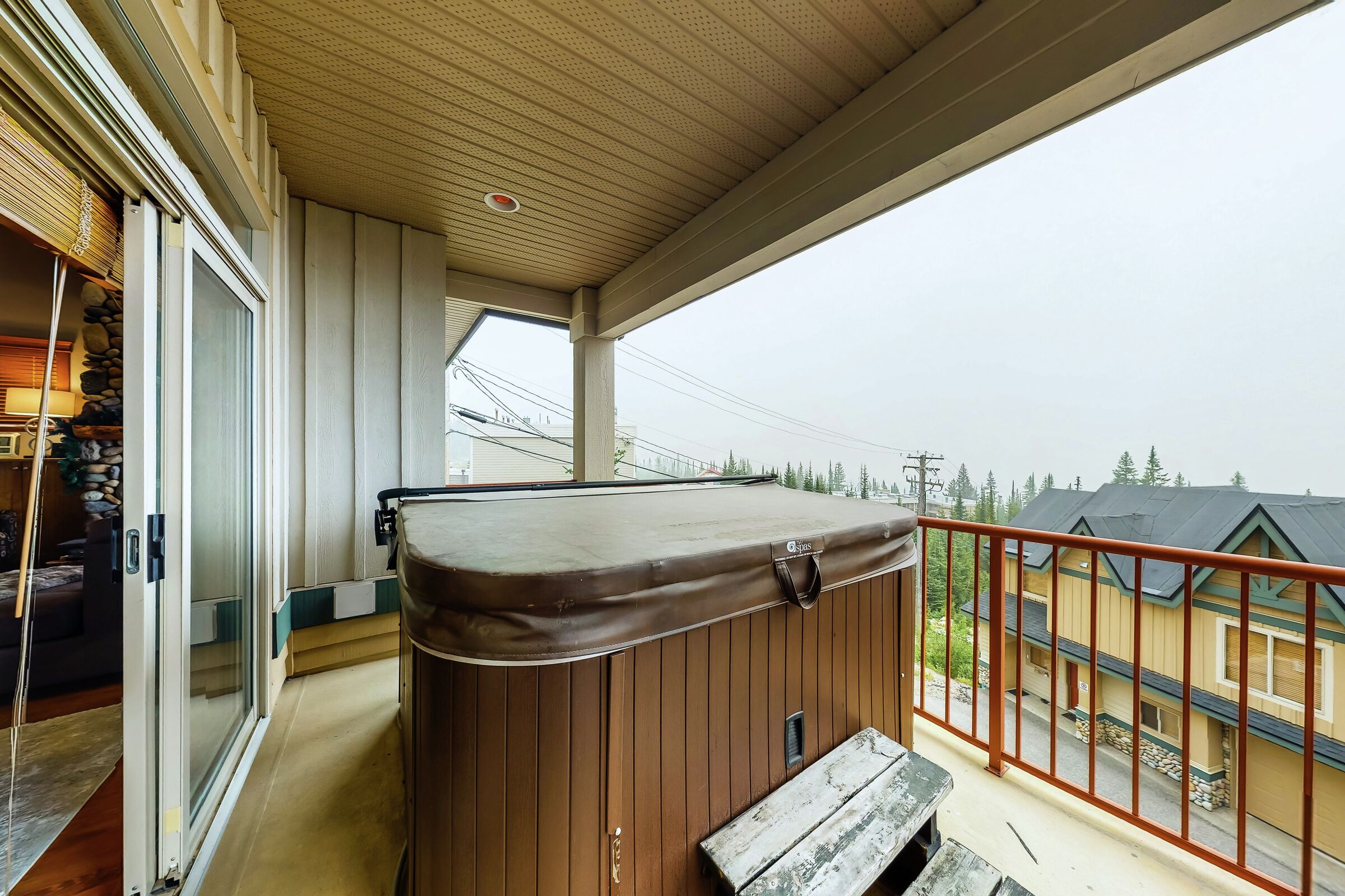 Balcony with Hot Tub