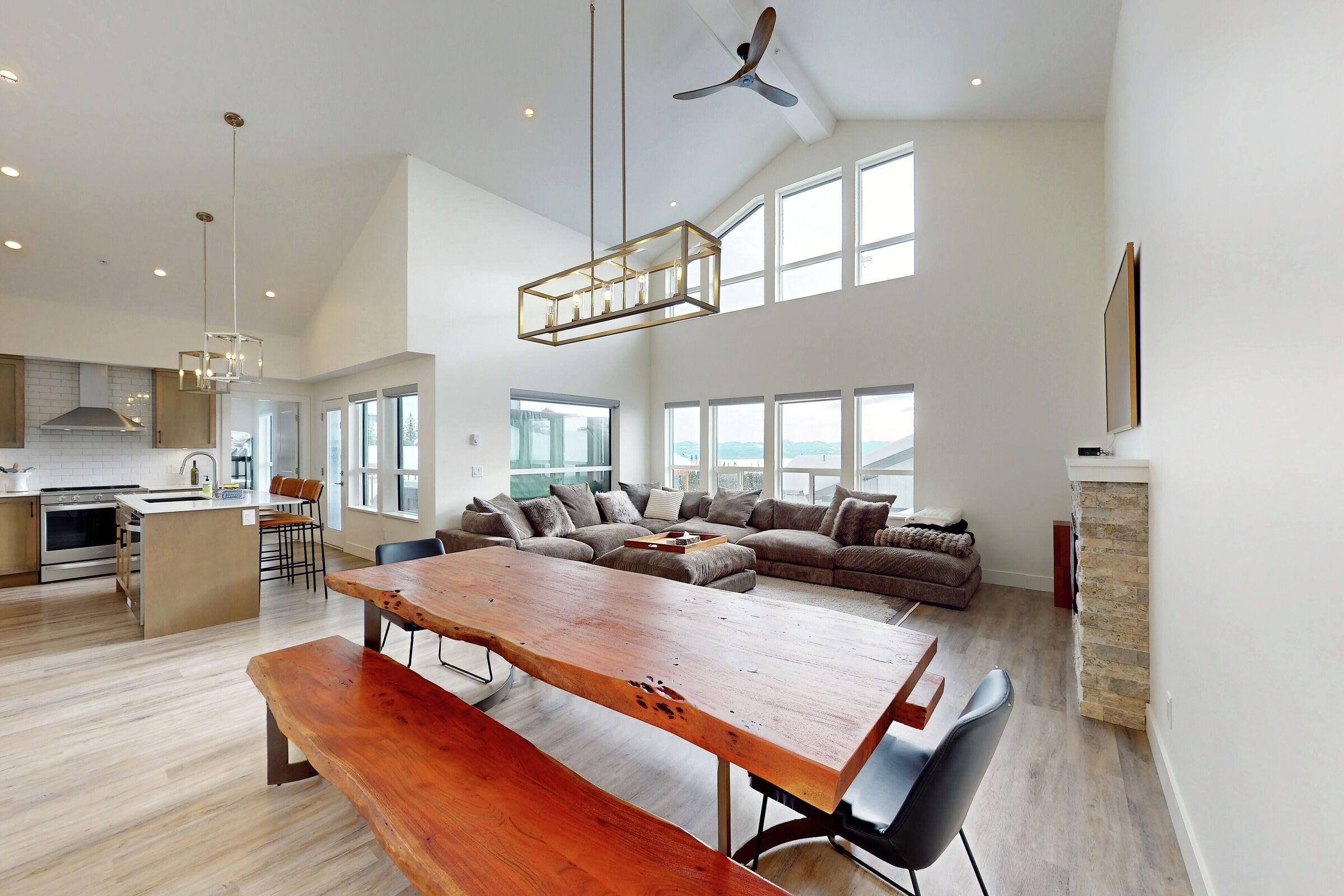 #9E - Dining Area, Living Area & Kitchen