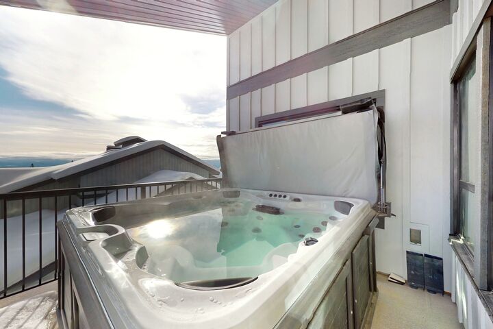 Balcony with Hot Tub