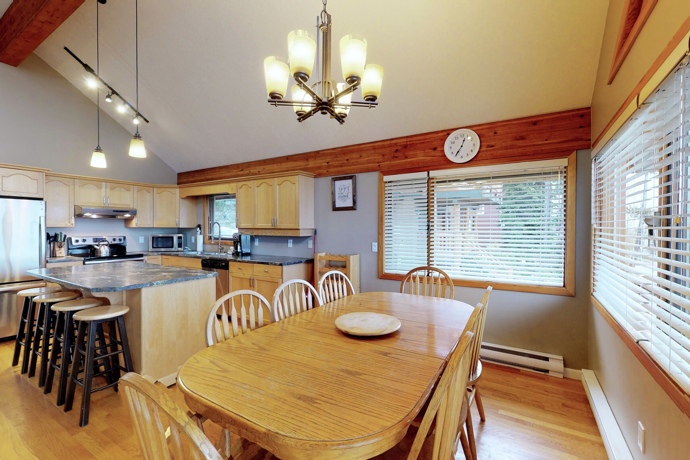 Dining Room & Kitchen