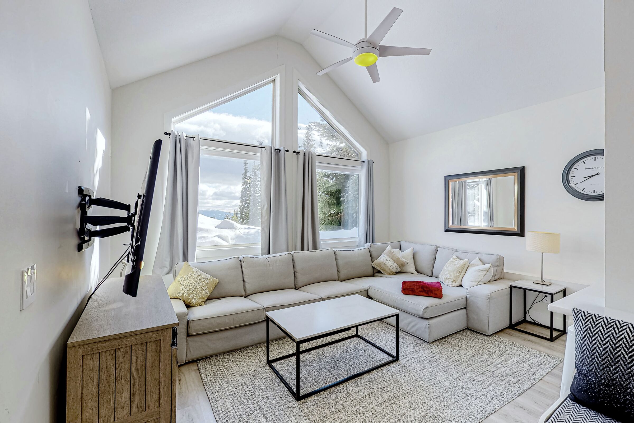 5977 Snow Pines Crescent at Big White Mountain